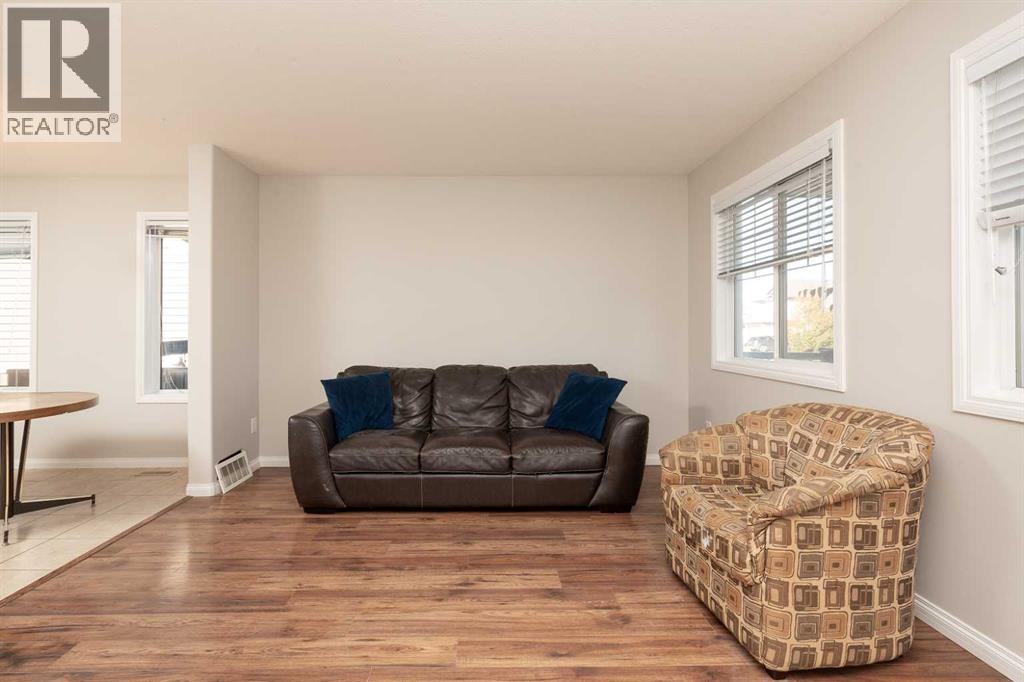 610 Silkstone Point W, Lethbridge, Alberta  T1J 4C5 - Photo 3 - A2352587