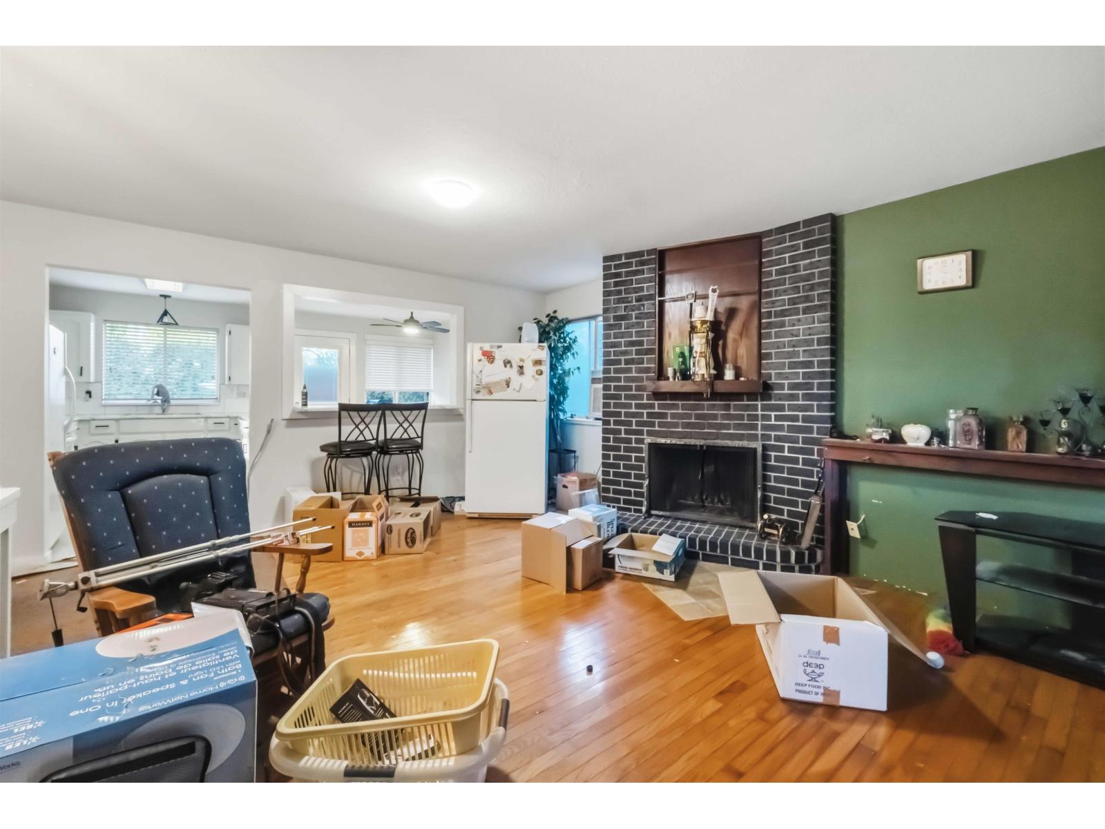 3743 NANAIMO CRESCENT