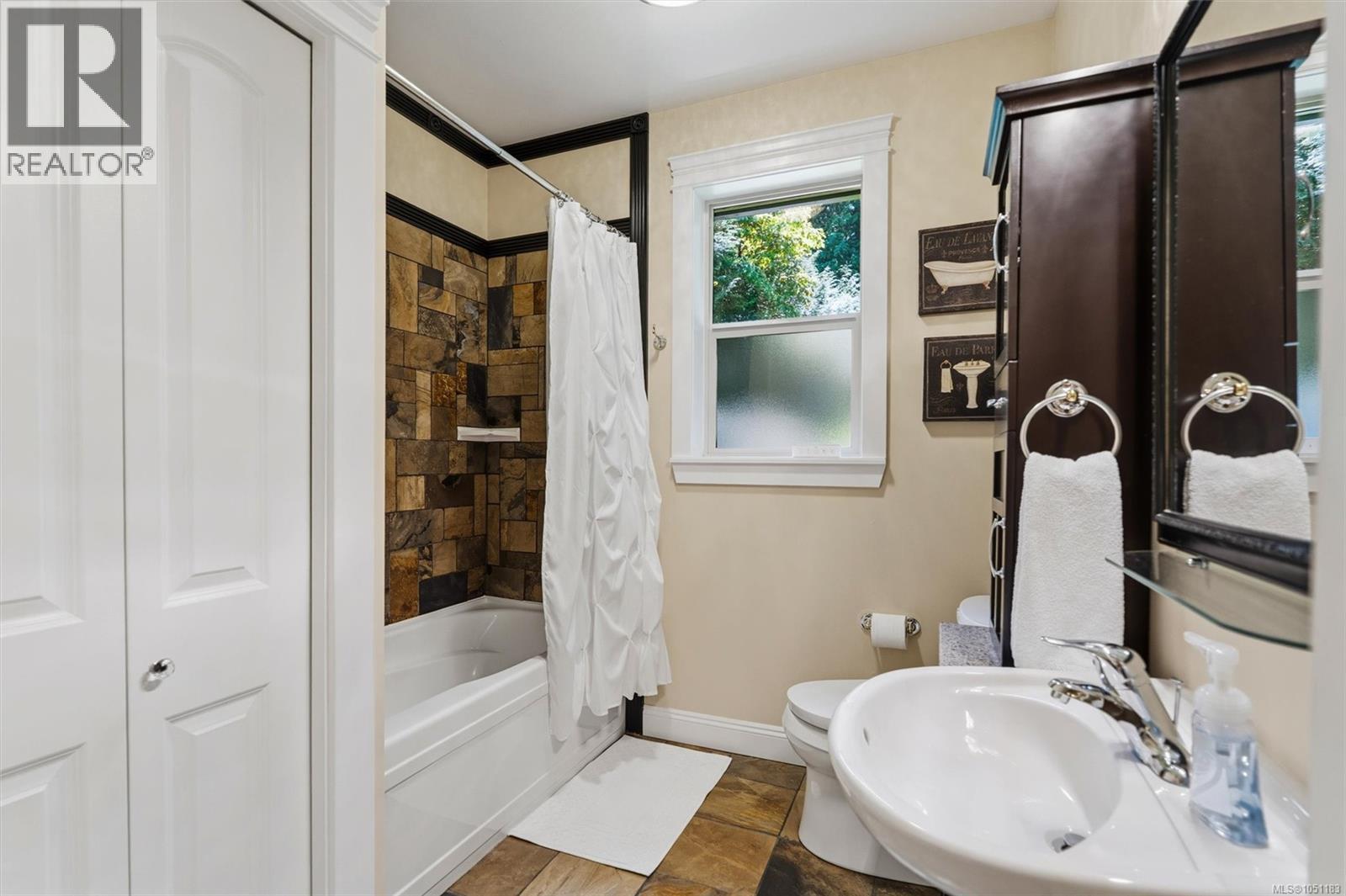 2989 Lakewood Pl