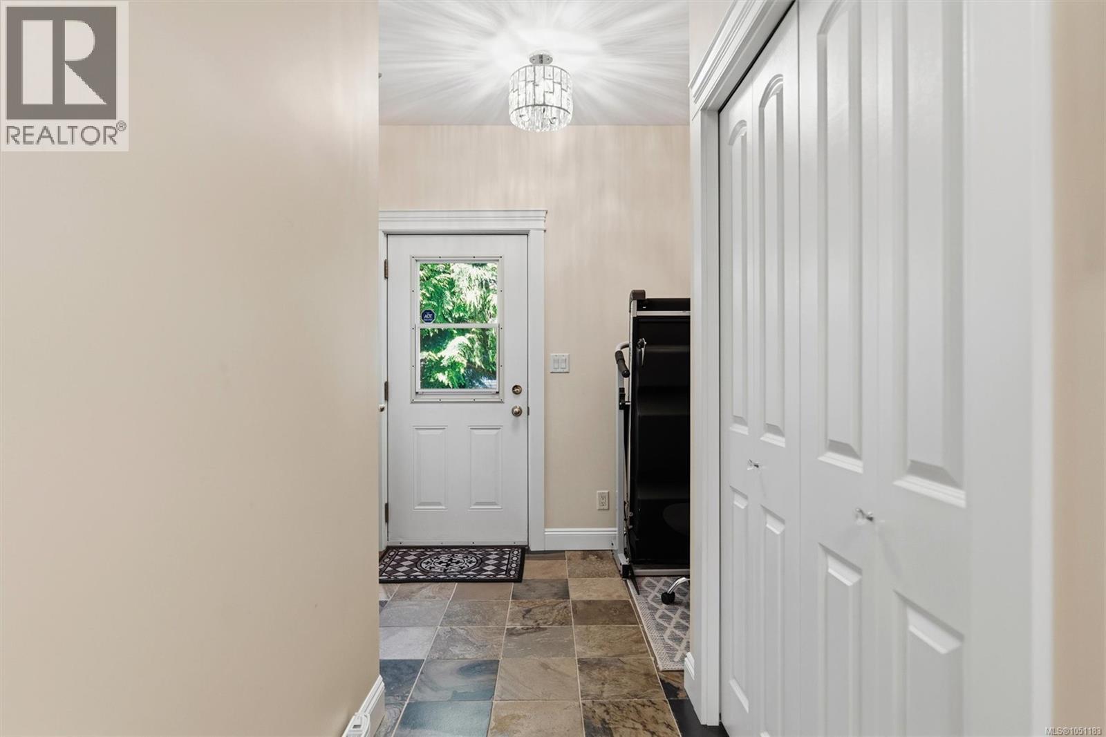 2989 Lakewood Pl