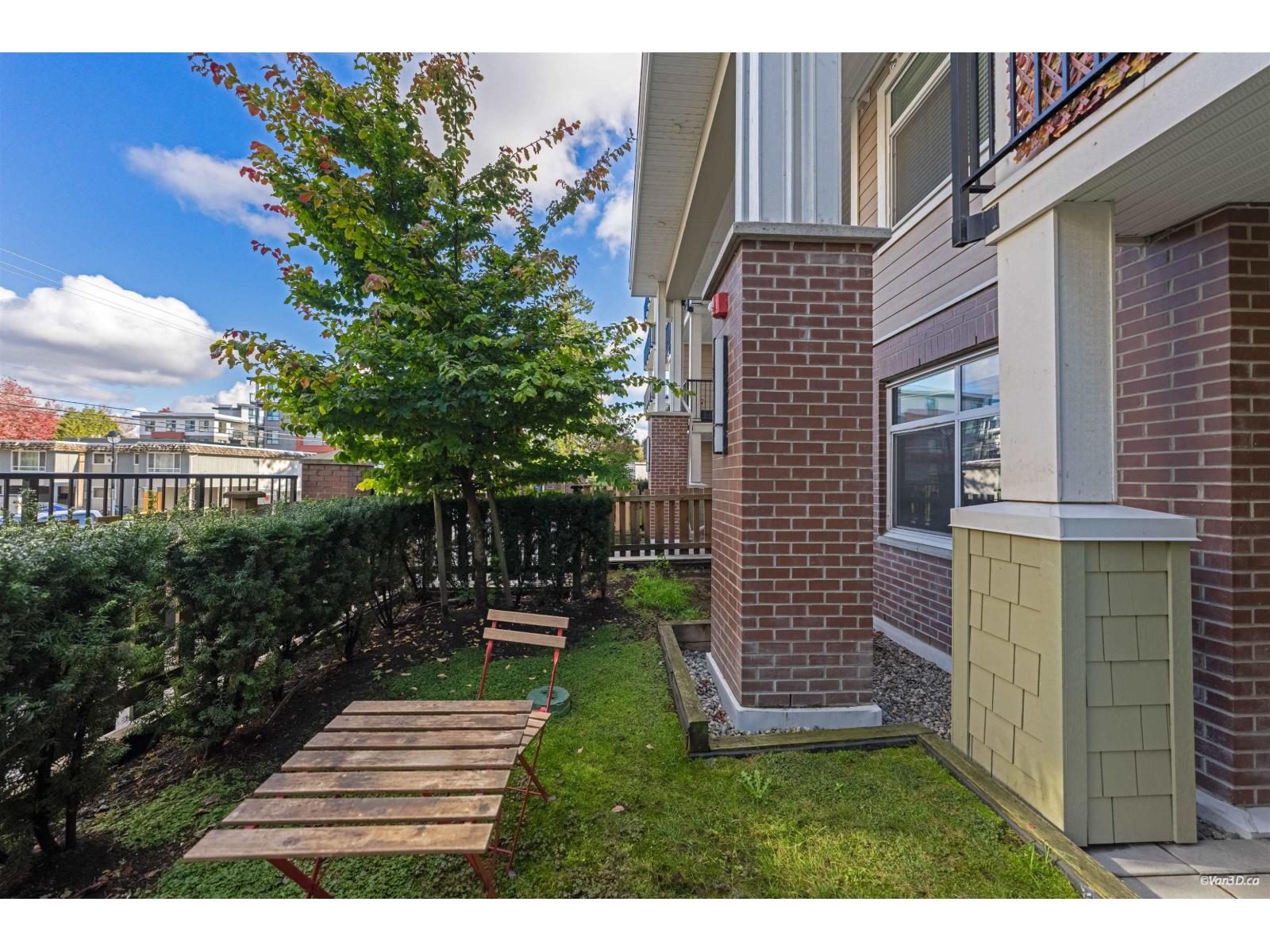 119 20696 EASTLEIGH CRESCENT