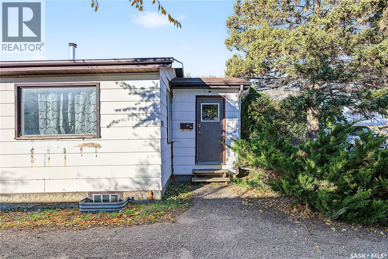 929 Hall Street W, Moose Jaw, Saskatchewan  S6H 2S3 - Photo 2 - SK051433