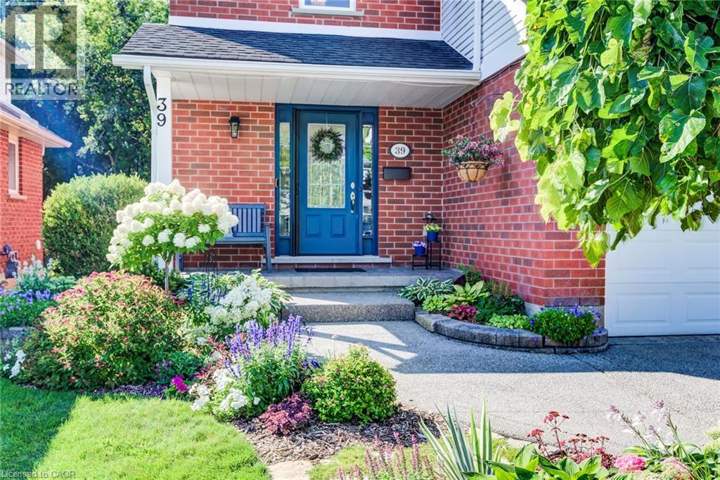39 Oliver Court SE, Kitchener, Ontario  N2N 3E7 - Photo 3 - 40870642