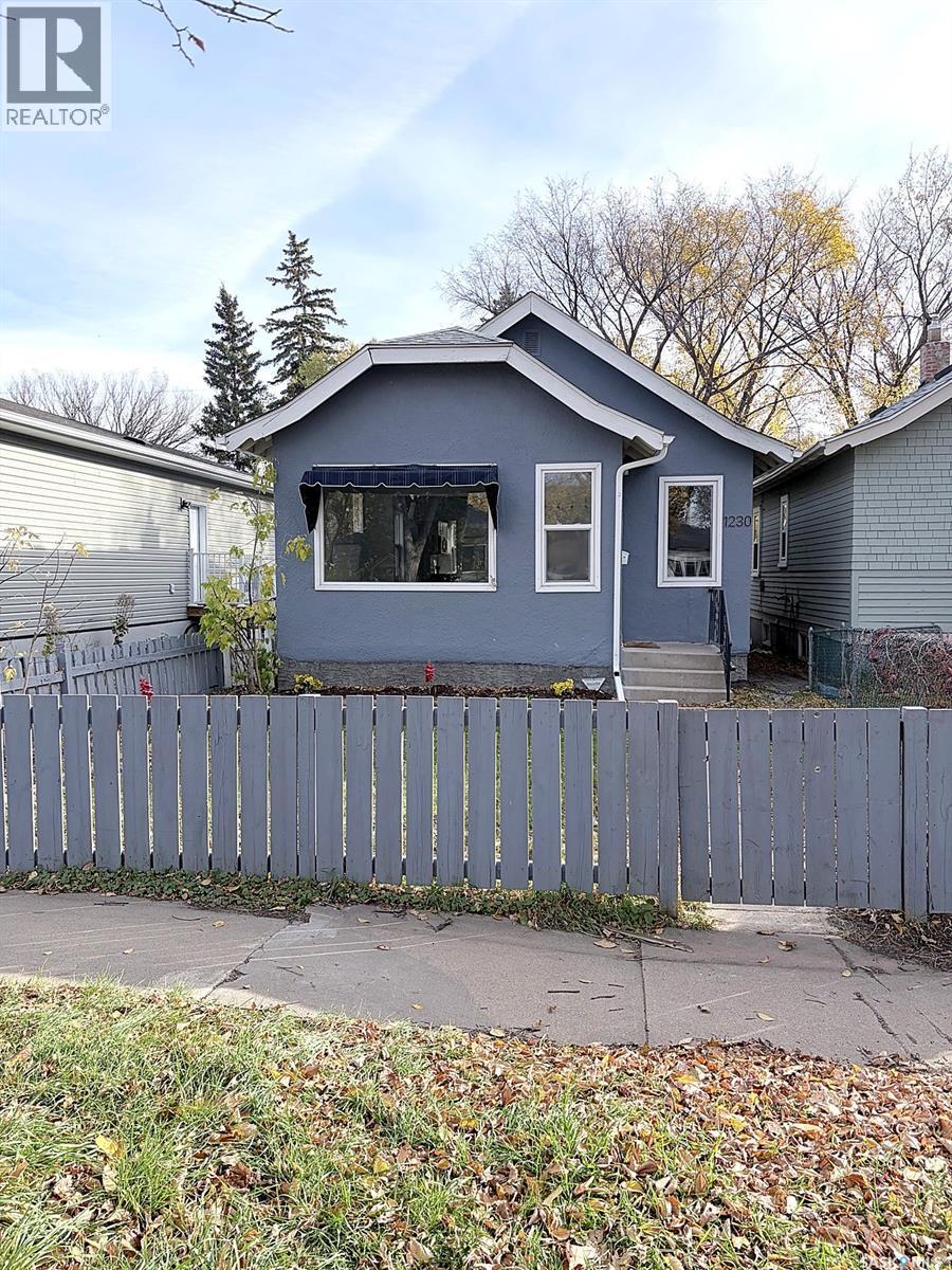1230 E Avenue N, Saskatoon, Saskatchewan  S7L 1T4 - Photo 1 - SK051316