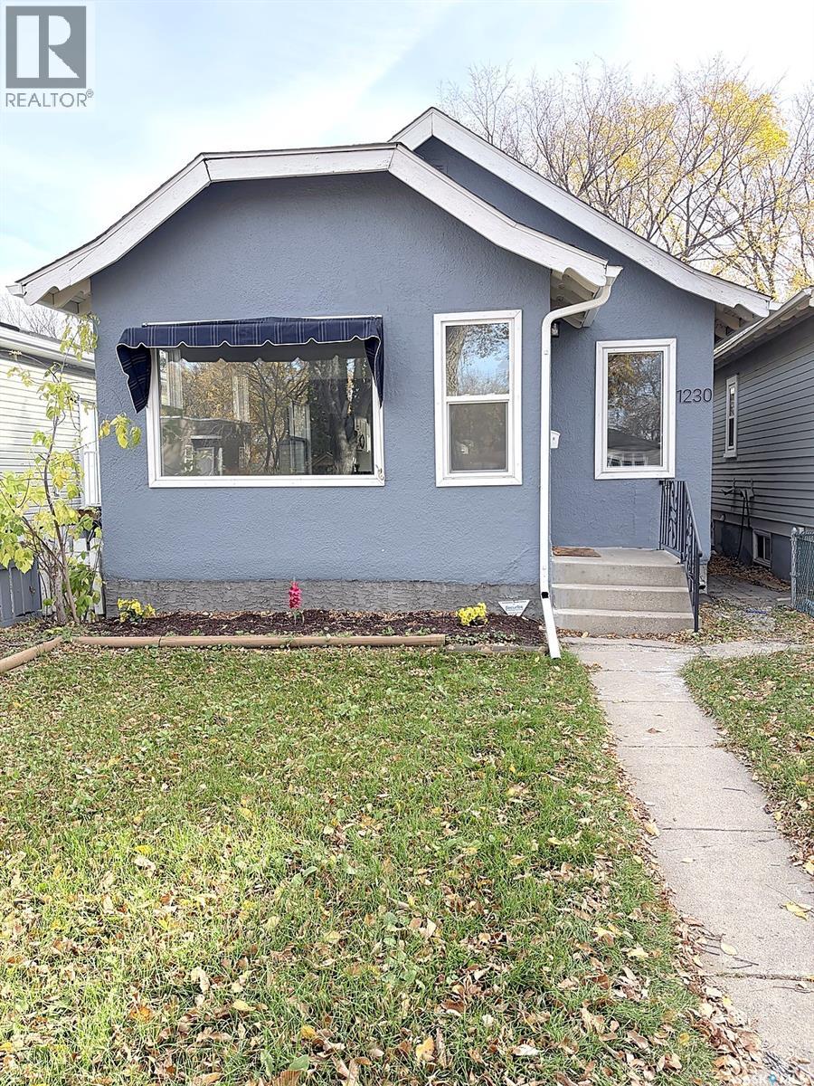 1230 E Avenue N, Saskatoon, Saskatchewan  S7L 1T4 - Photo 2 - SK051316