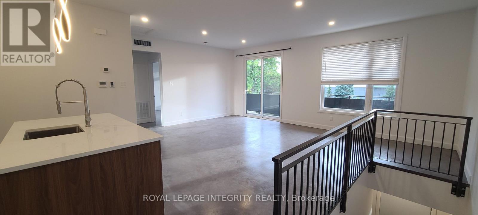 Unit A - 398 Marguerite Avenue, Ottawa, Ontario  K1L 7W6 - Photo 3 - X14094238