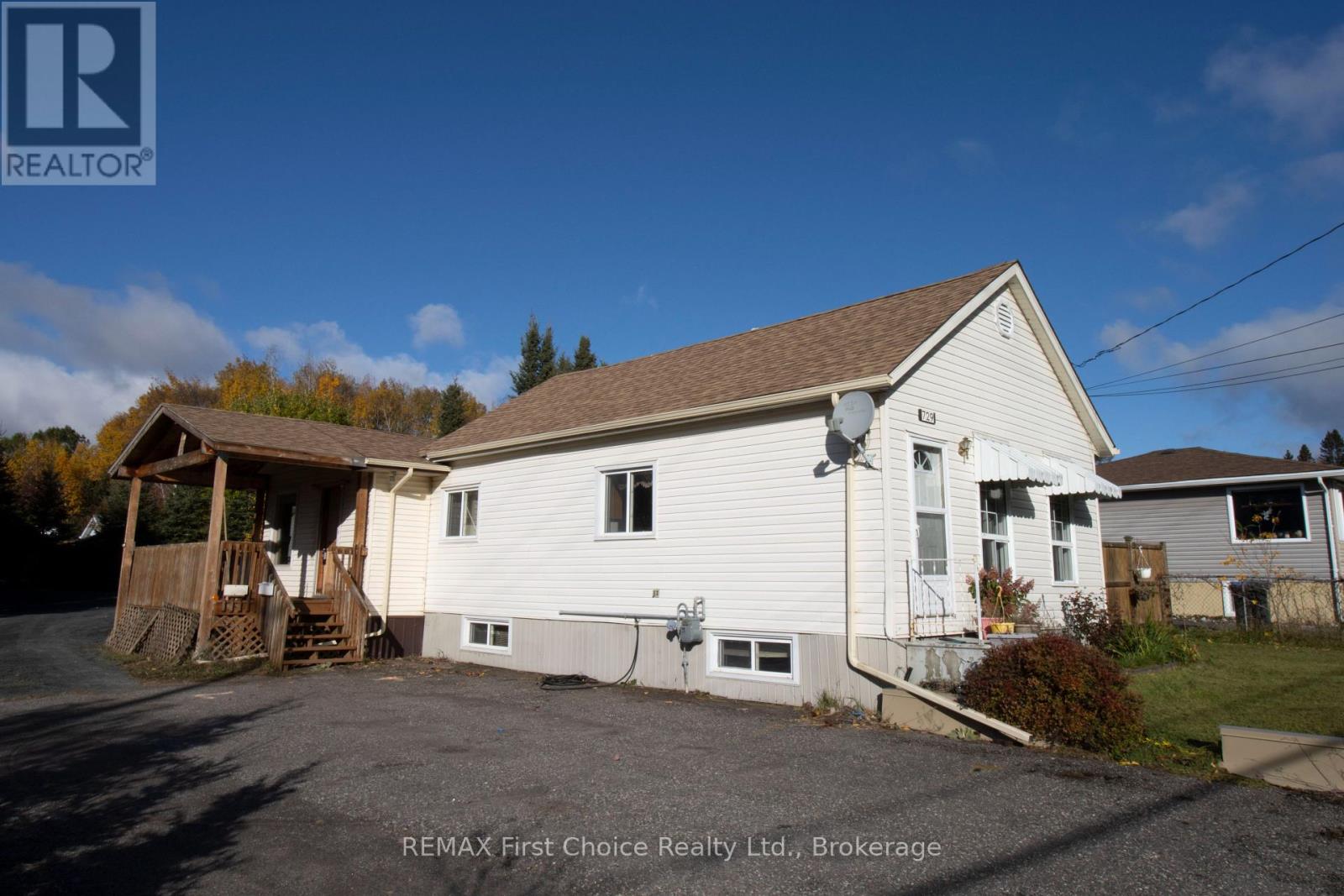 729 Hodder Avenue, Thunder Bay, Ontario  P7A 1W2 - Photo 2 - X14094240