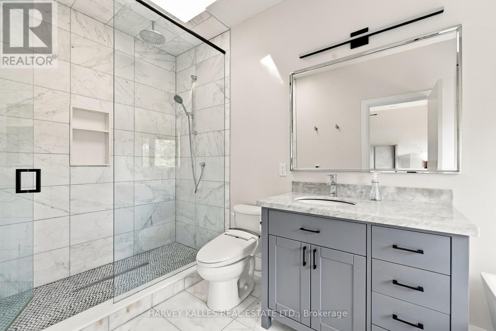 57 Roseneath Gardens, Toronto, Ontario  M6C 3X5 - Photo 23 - C14094266