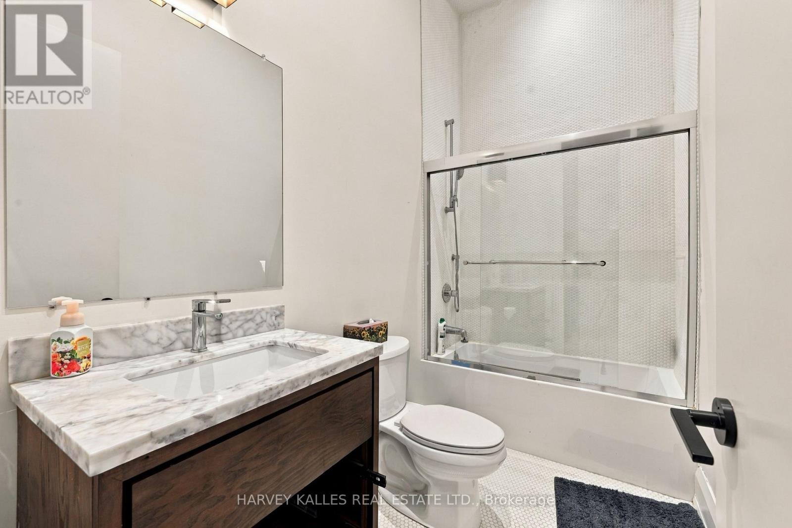 57 Roseneath Gardens, Toronto, Ontario  M6C 3X5 - Photo 32 - C14094266