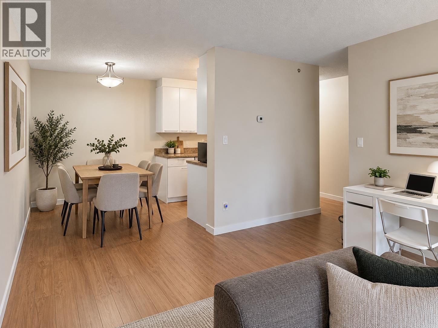 206 211 W 3rd Street, North Vancouver, British Columbia  V7M 1E9 - Photo 2 - R3176485