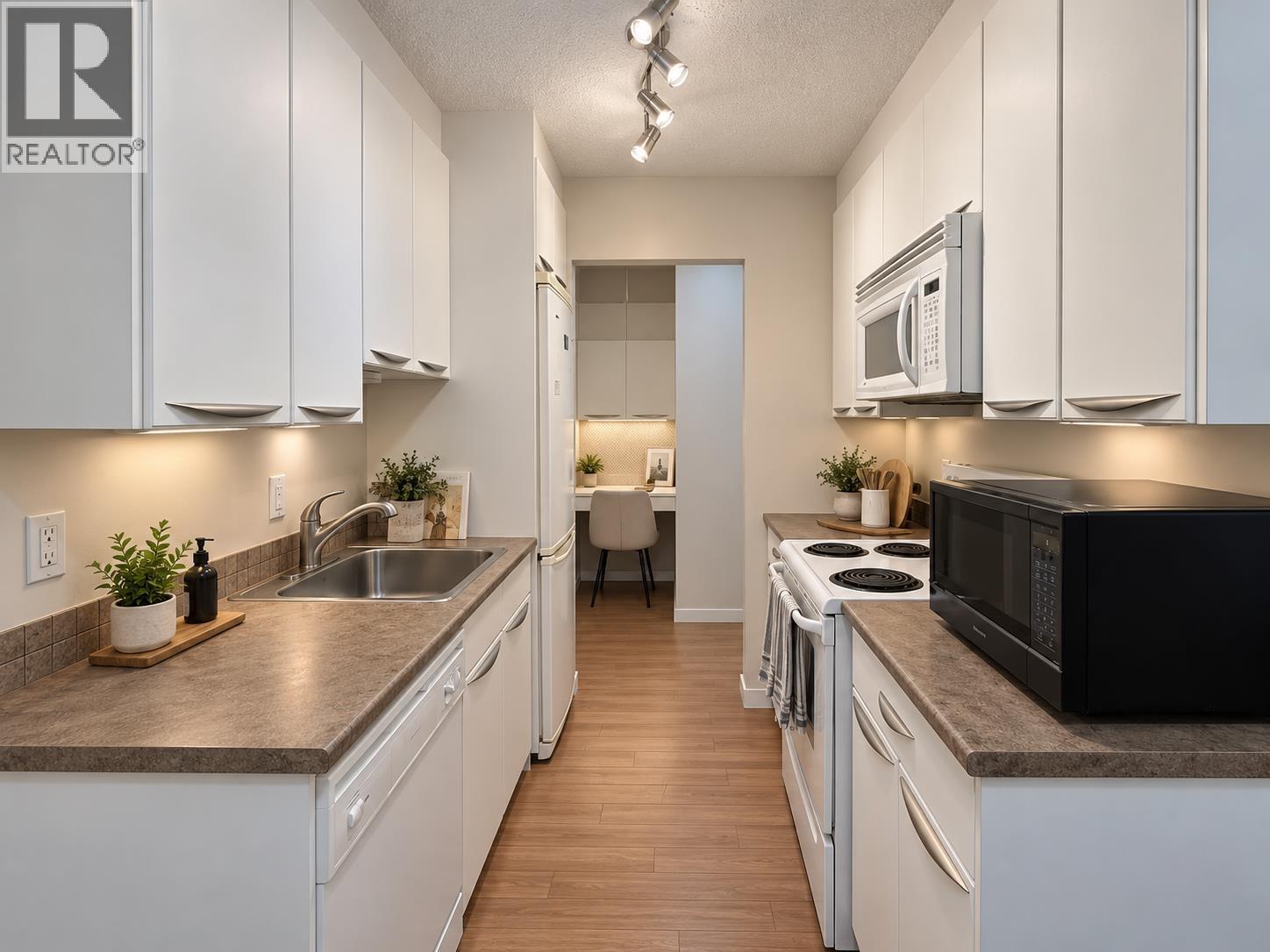 206 211 W 3rd Street, North Vancouver, British Columbia  V7M 1E9 - Photo 3 - R3176485