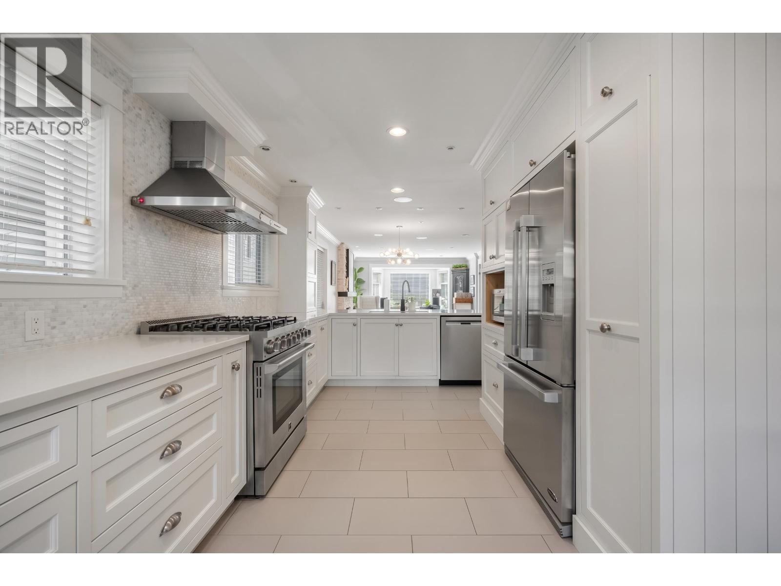 35 W 15TH AVENUE