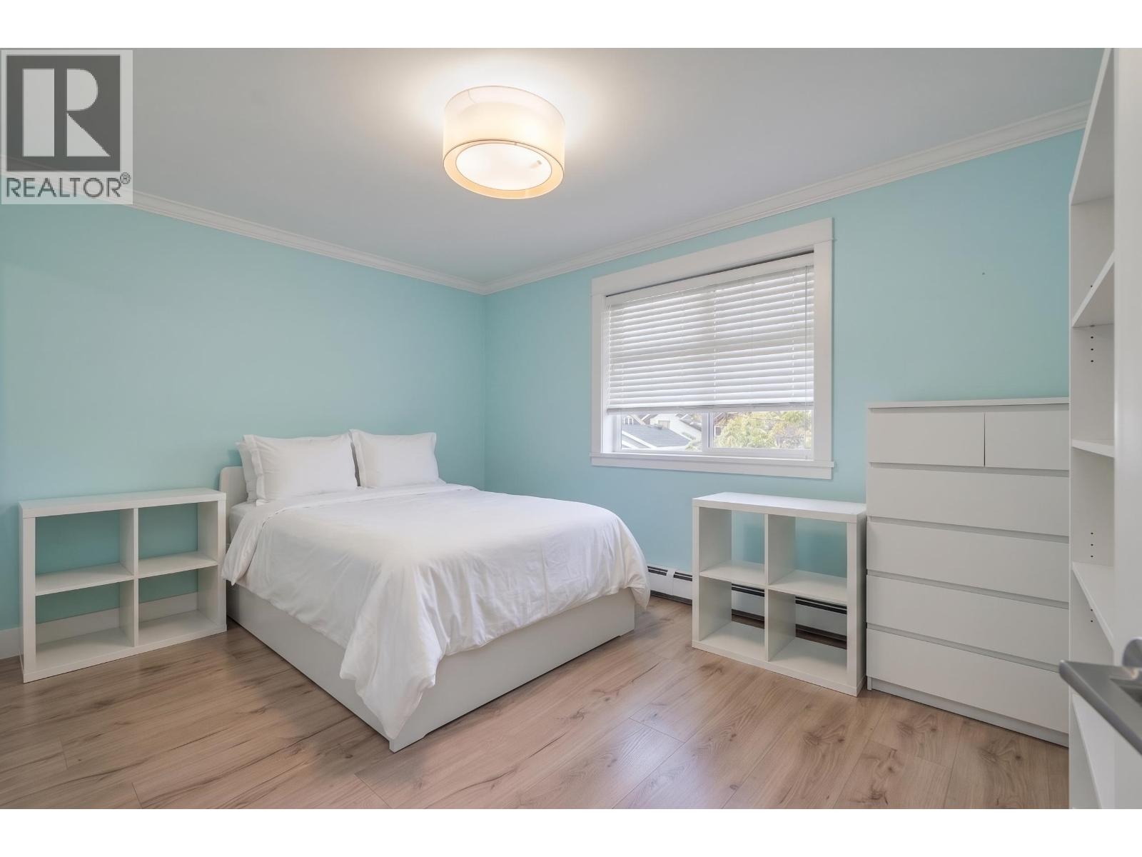 35 W 15TH AVENUE