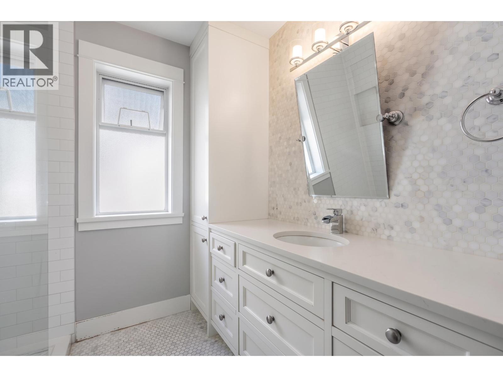 35 W 15TH AVENUE