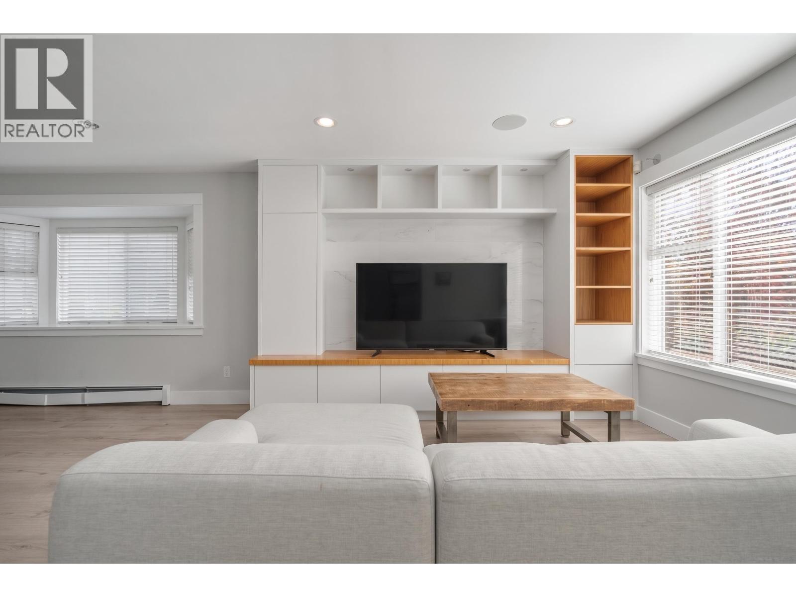 35 W 15TH AVENUE