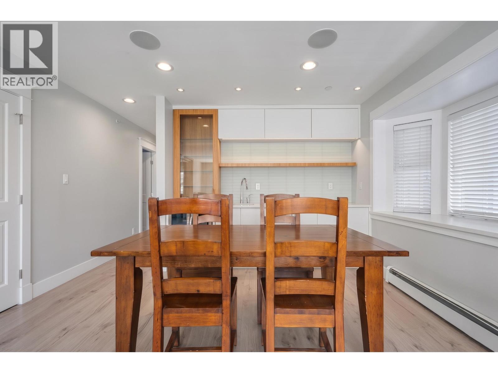 35 W 15TH AVENUE