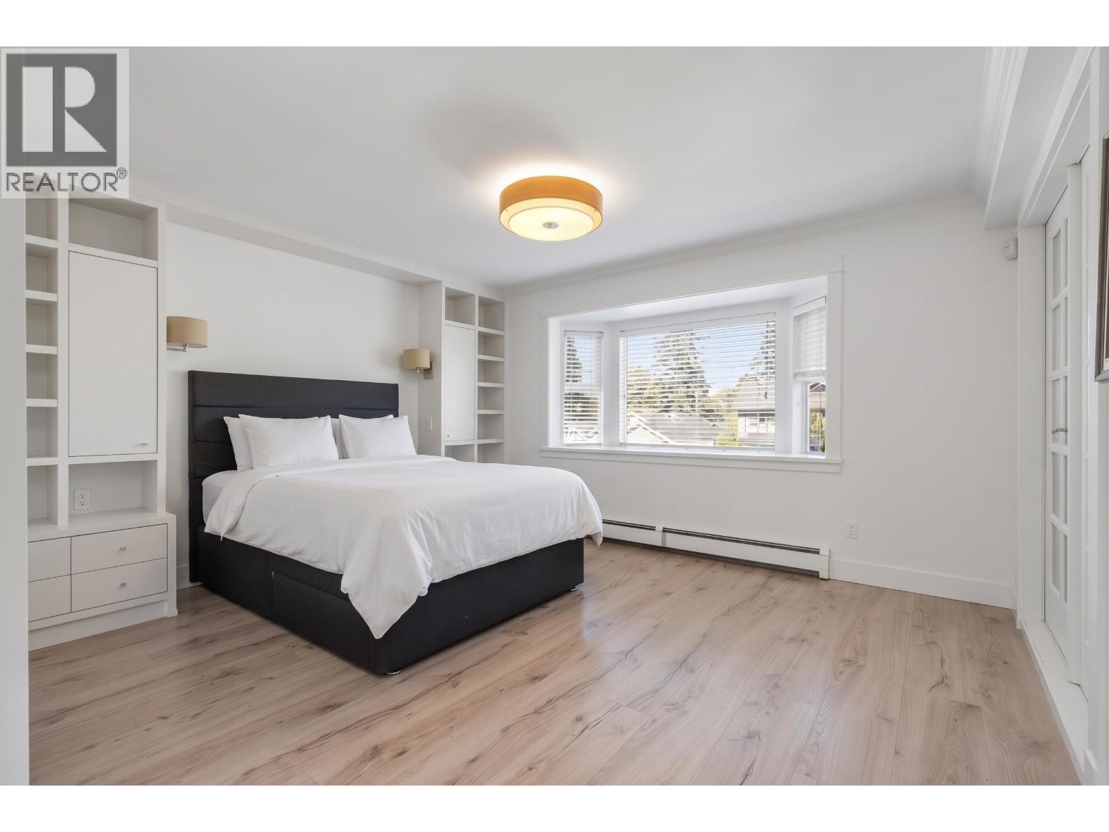 35 W 15TH AVENUE