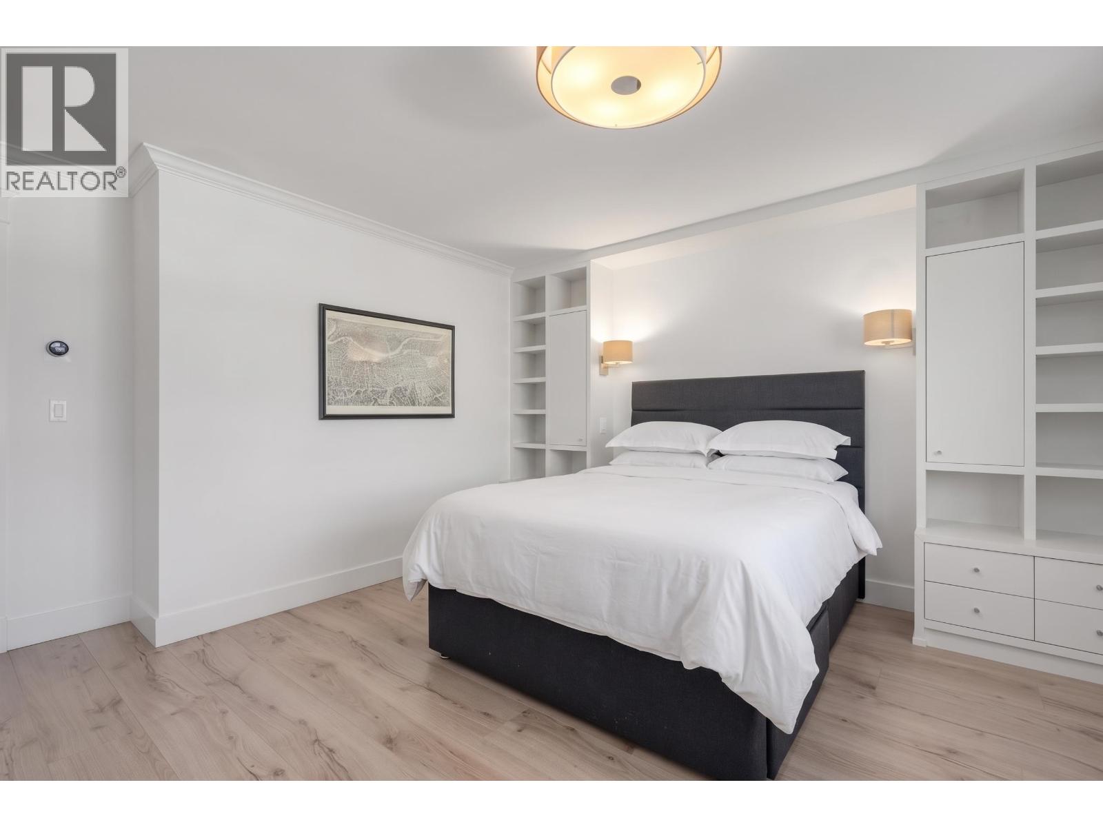 35 W 15TH AVENUE