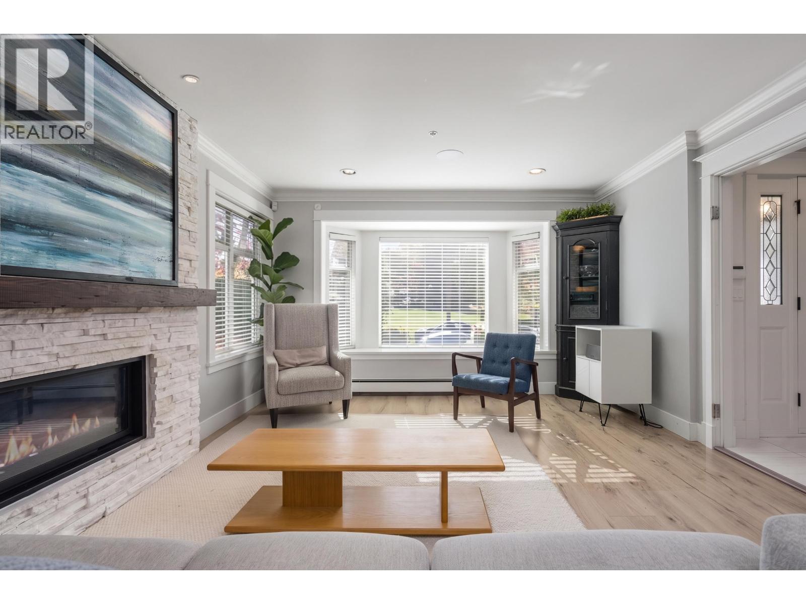 35 W 15TH AVENUE