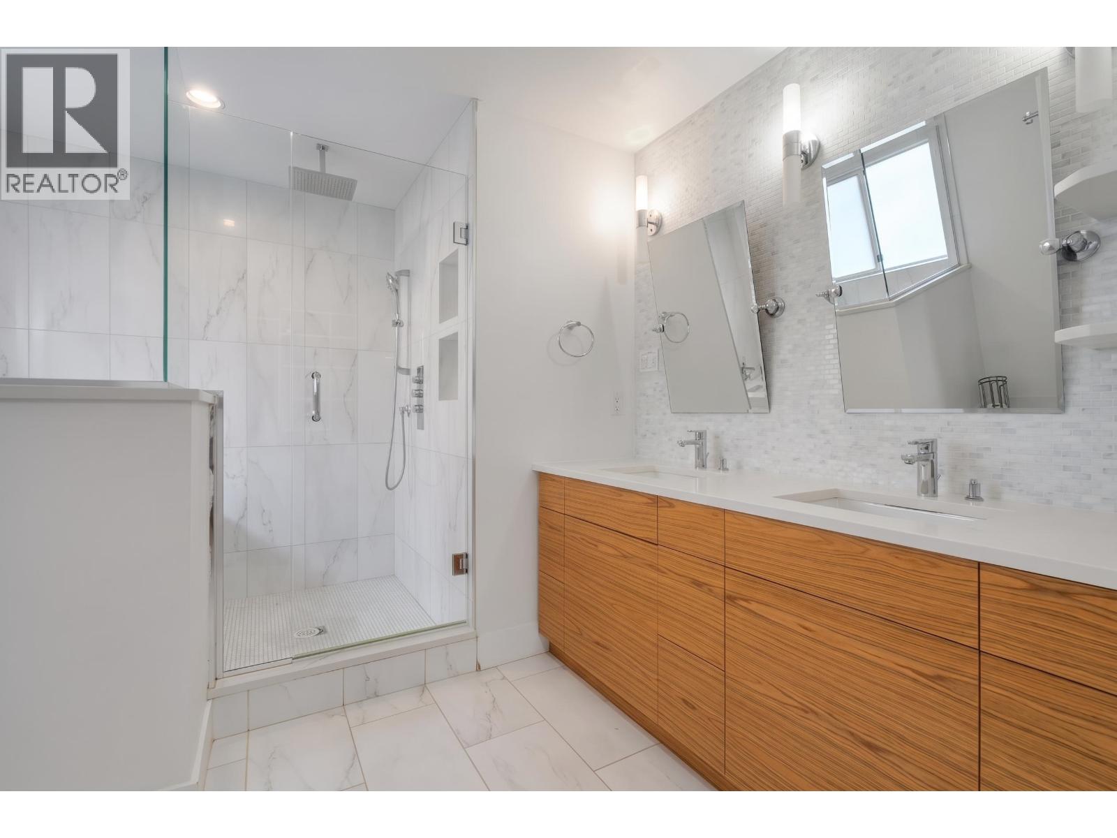 35 W 15TH AVENUE