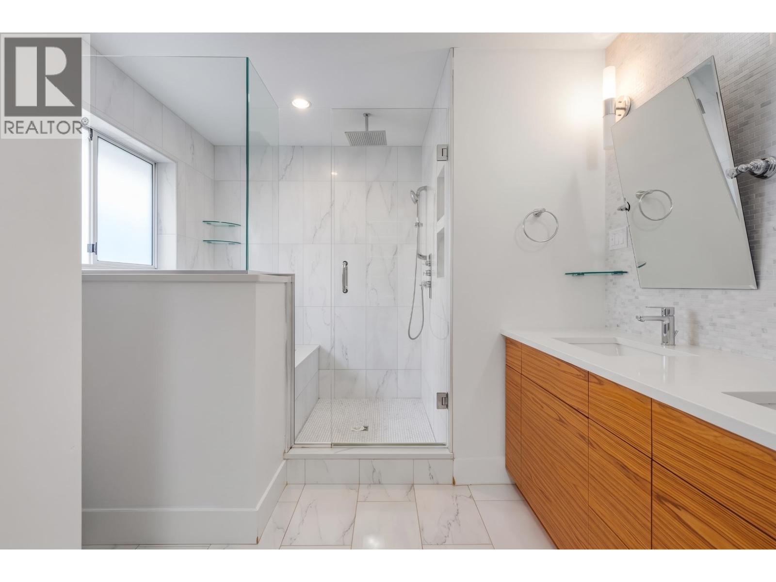 35 W 15TH AVENUE