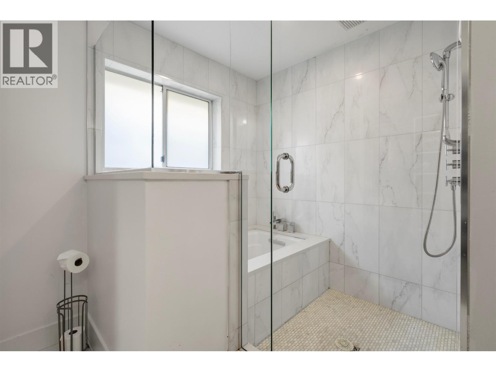 35 W 15TH AVENUE