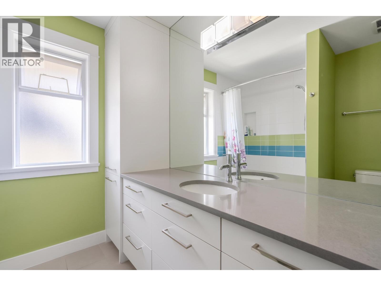 35 W 15TH AVENUE