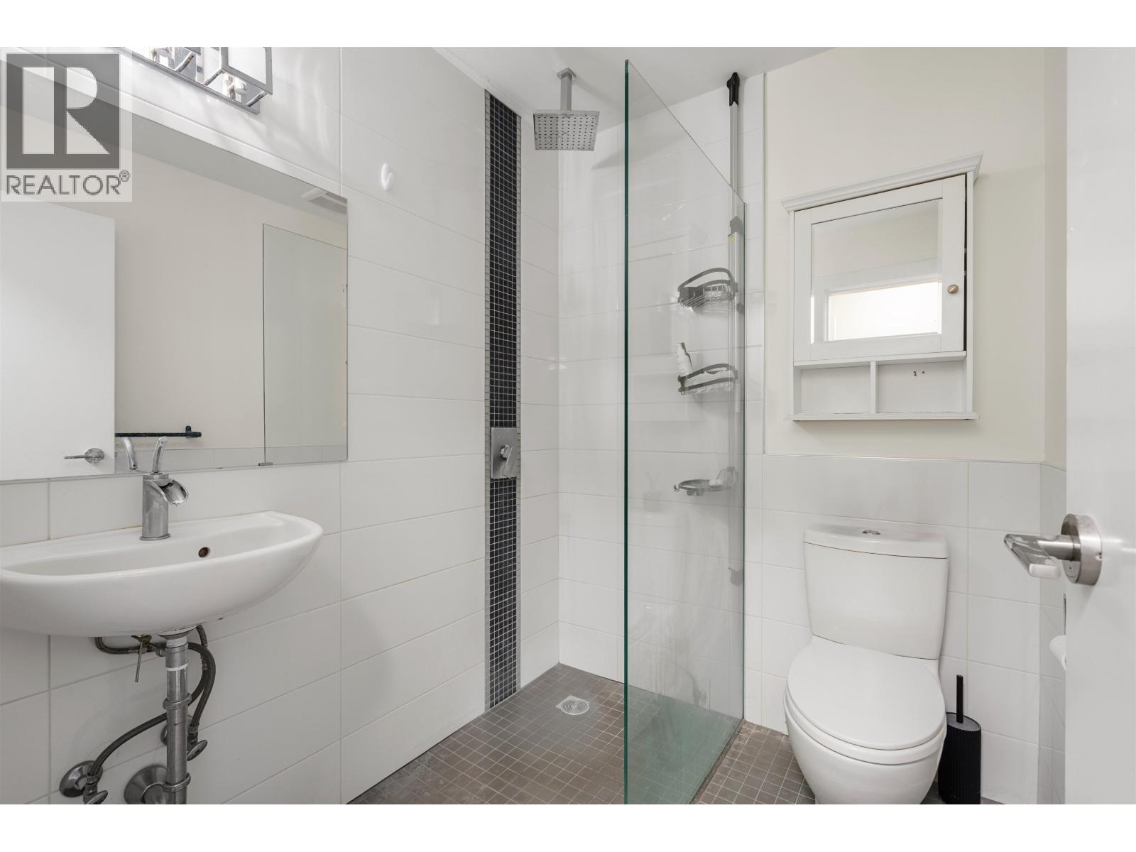 35 W 15TH AVENUE