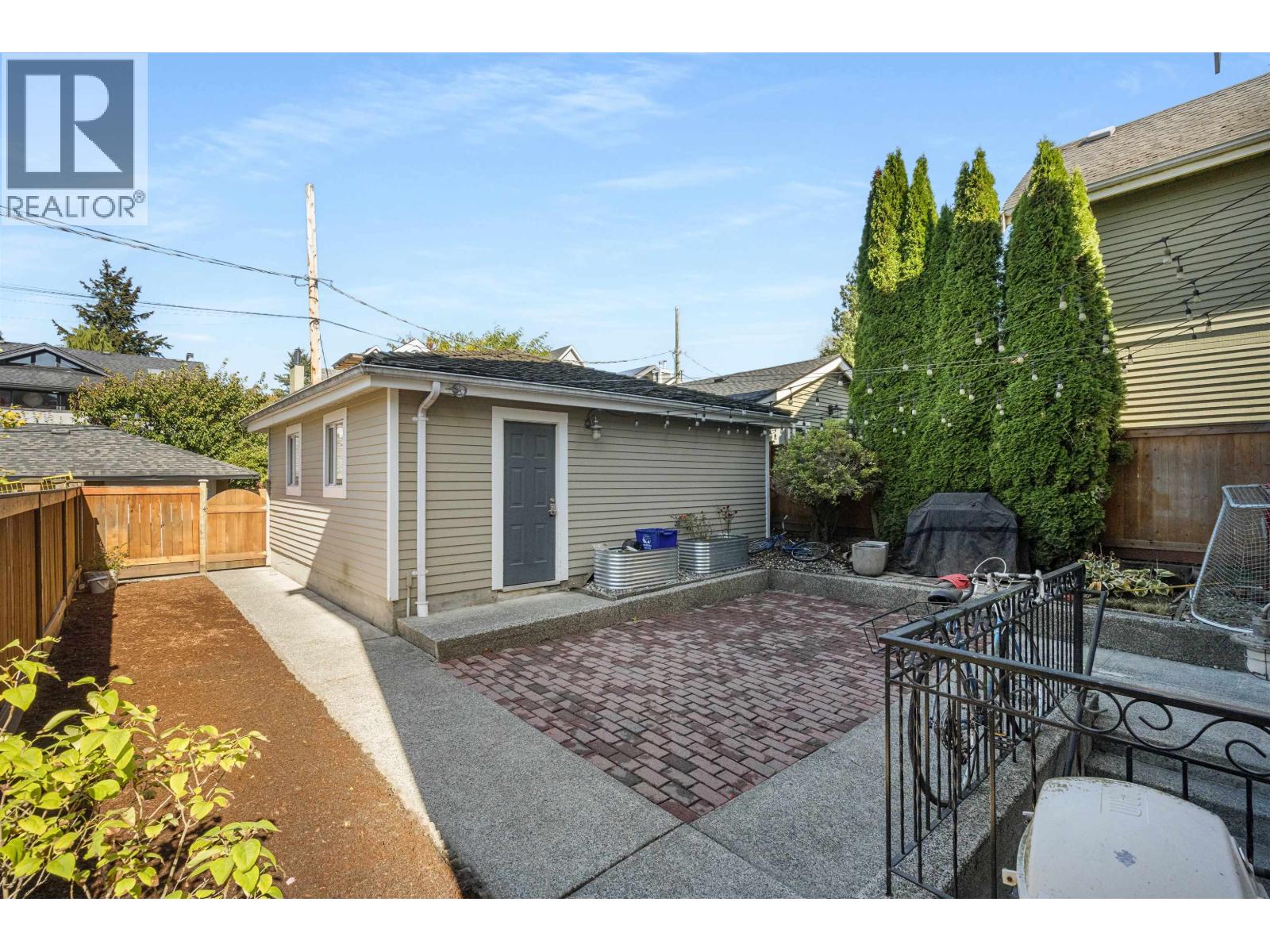 35 W 15TH AVENUE