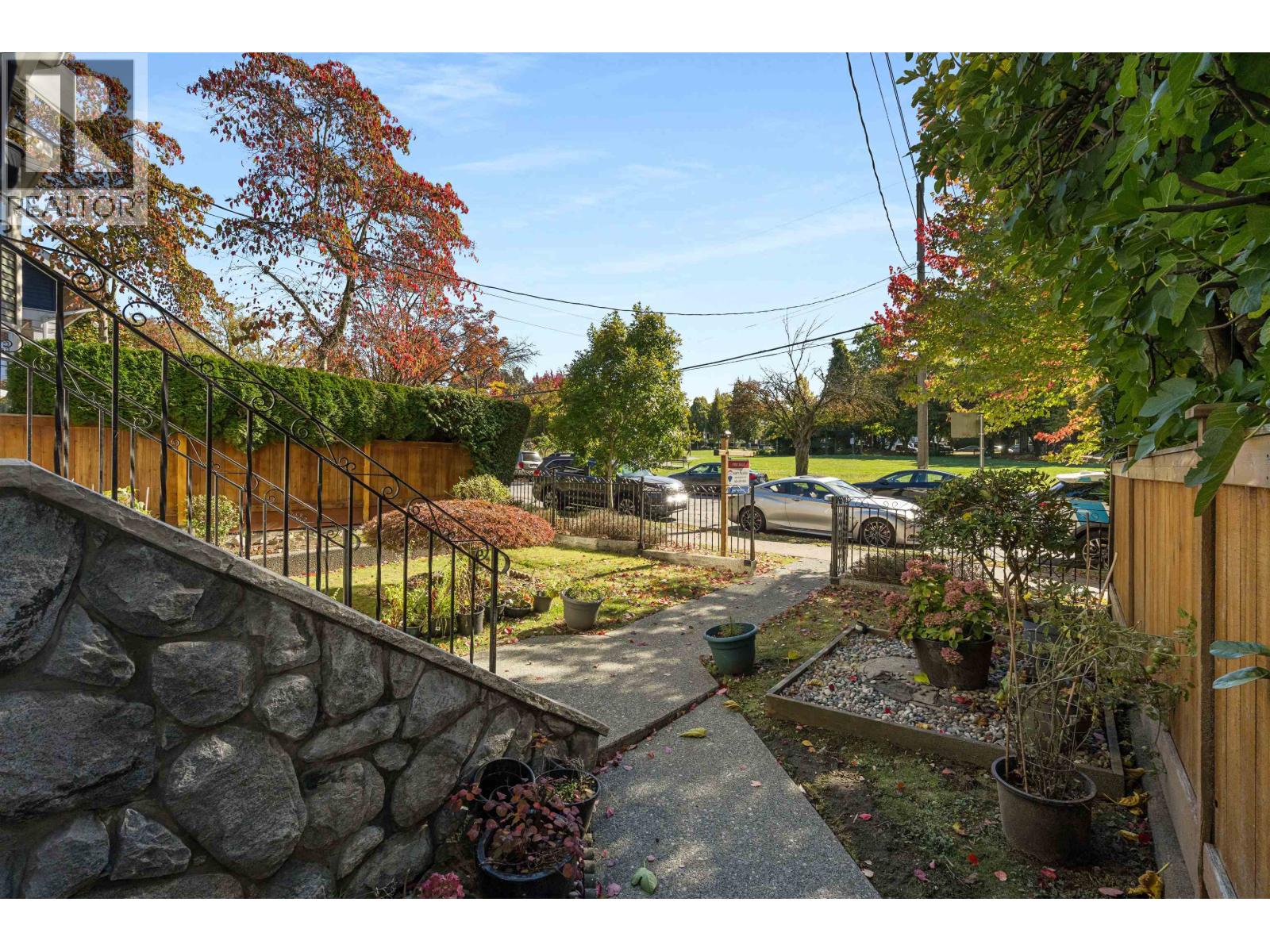 35 W 15TH AVENUE