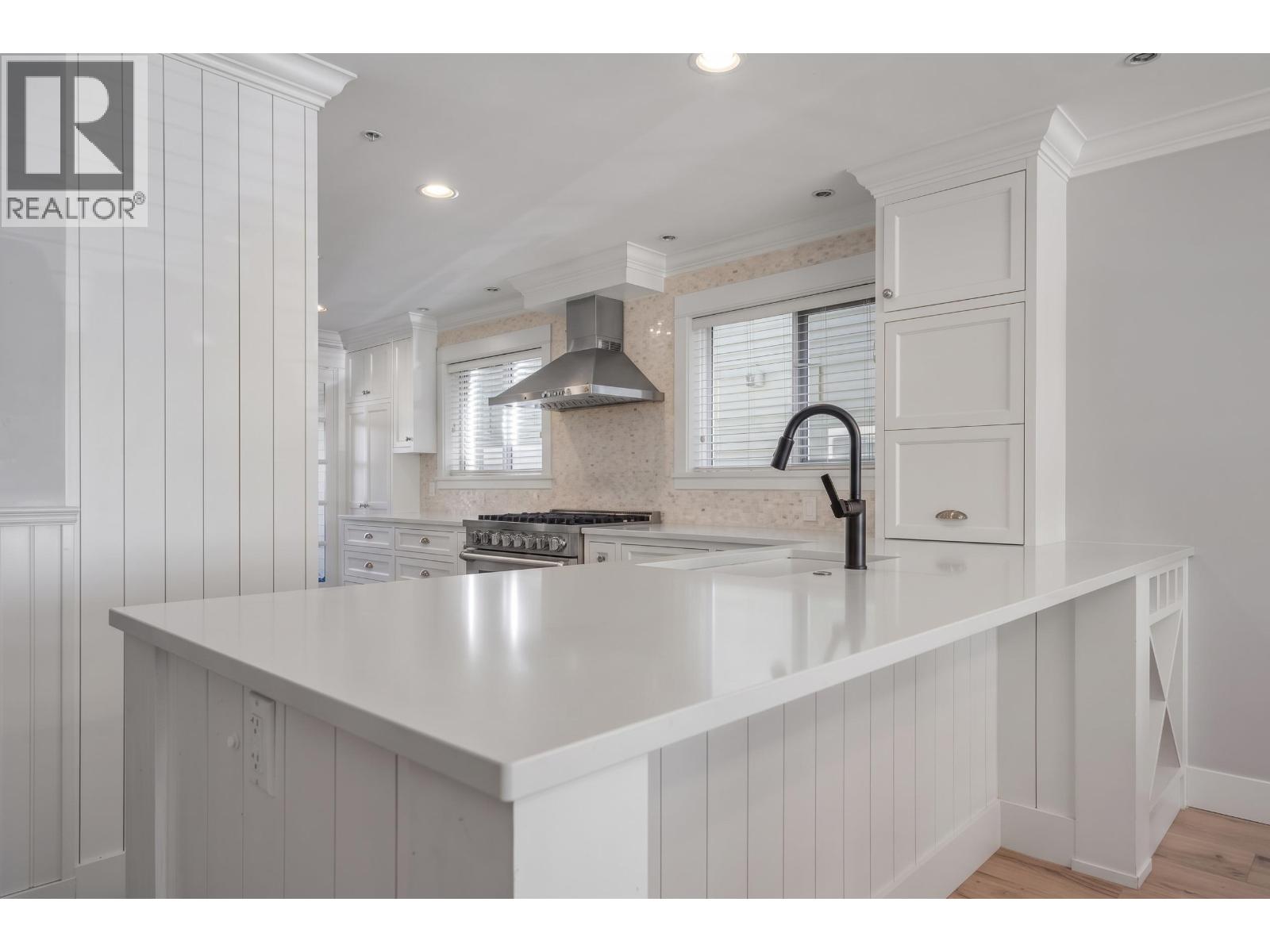 35 W 15TH AVENUE