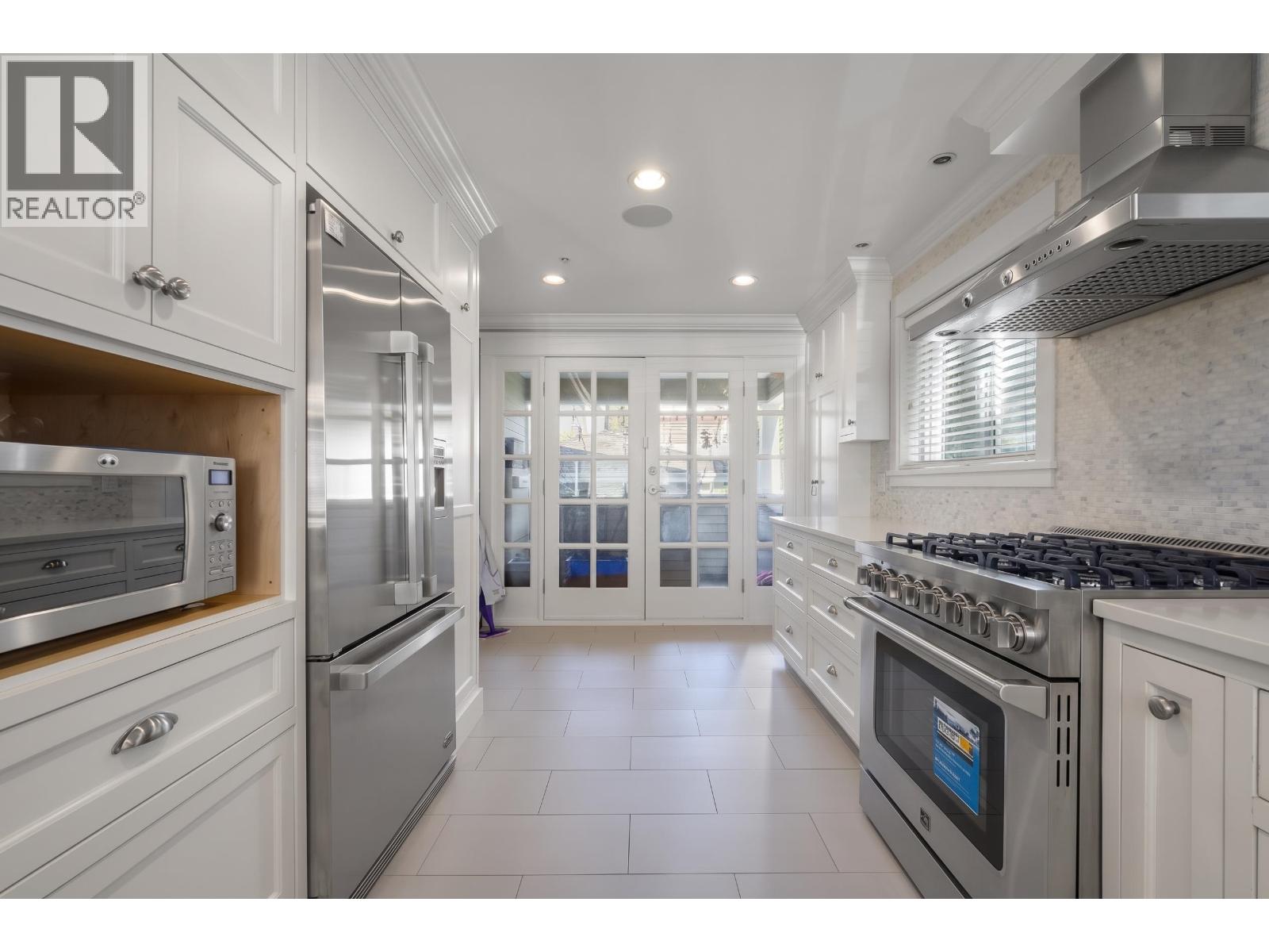 35 W 15TH AVENUE