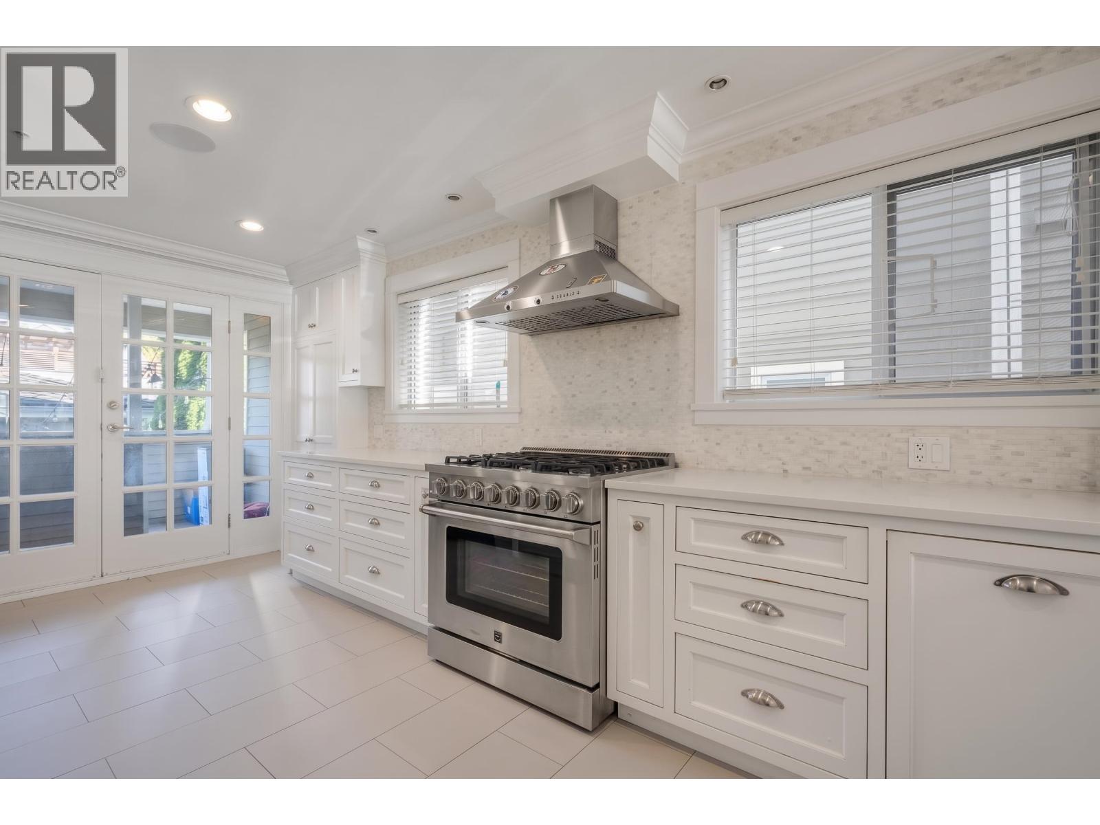 35 W 15TH AVENUE