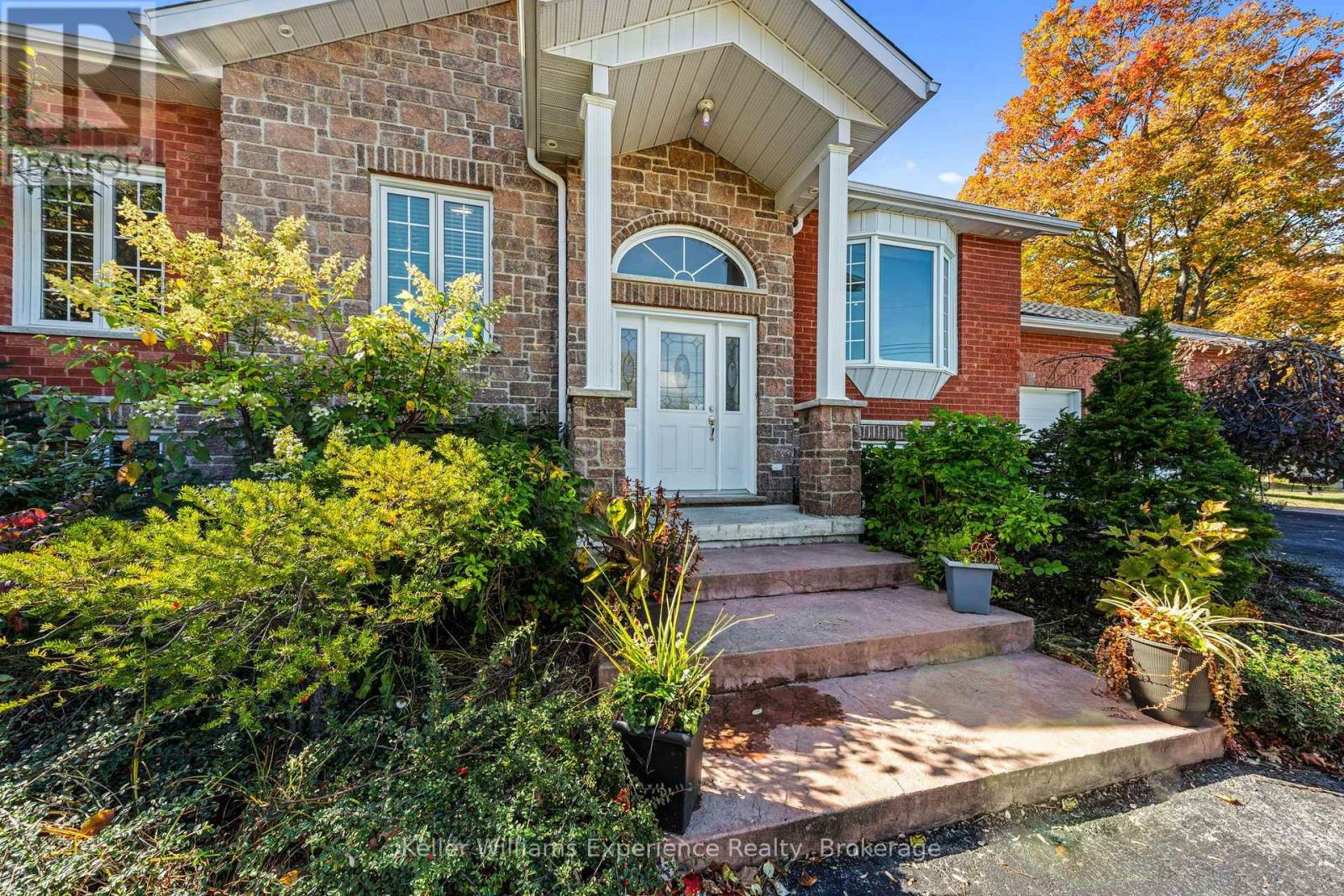 8 West Street, Penetanguishene, Ontario  L9M 1R4 - Photo 3 - S14094154
