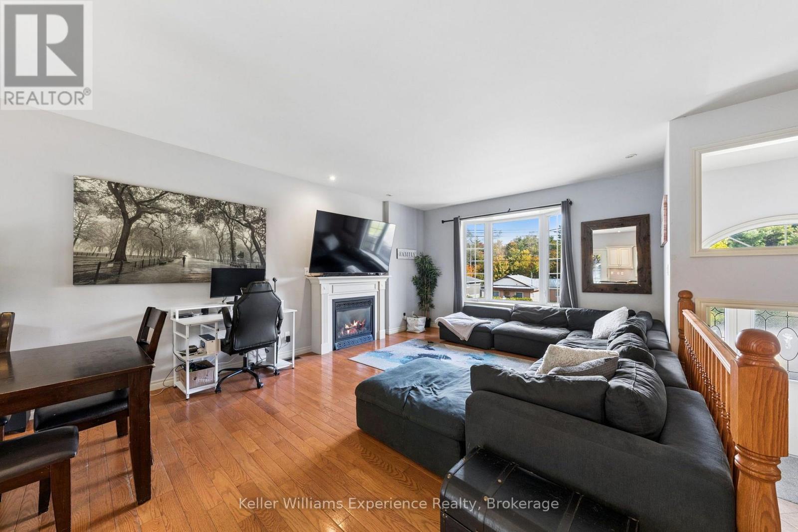 8 West Street, Penetanguishene, Ontario  L9M 1R4 - Photo 6 - S14094154