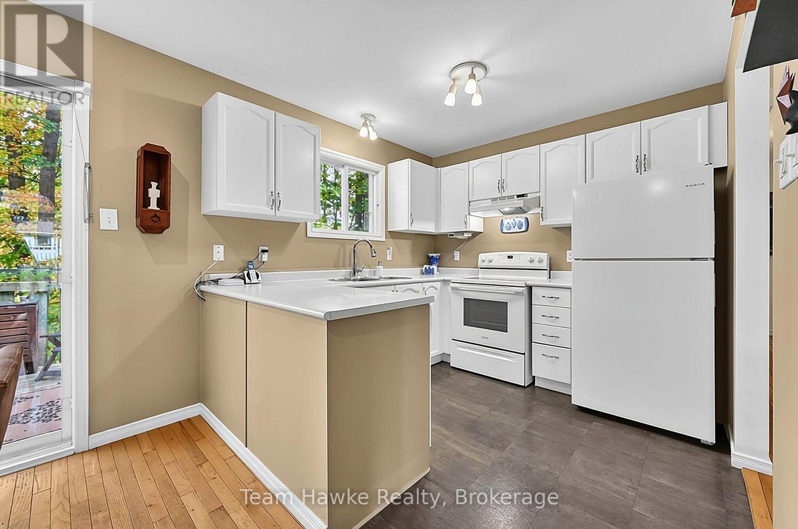 16 Brule Street, Penetanguishene, Ontario  L9M 1B2 - Photo 15 - S14094226