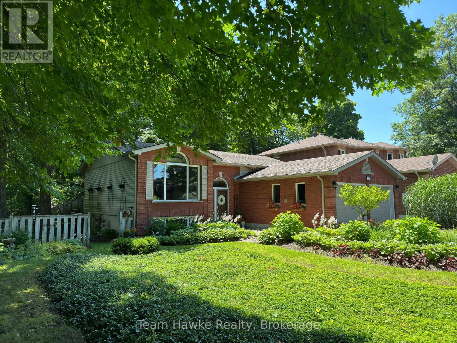 16 Brule Street, Penetanguishene, Ontario  L9M 1B2 - Photo 3 - S14094226