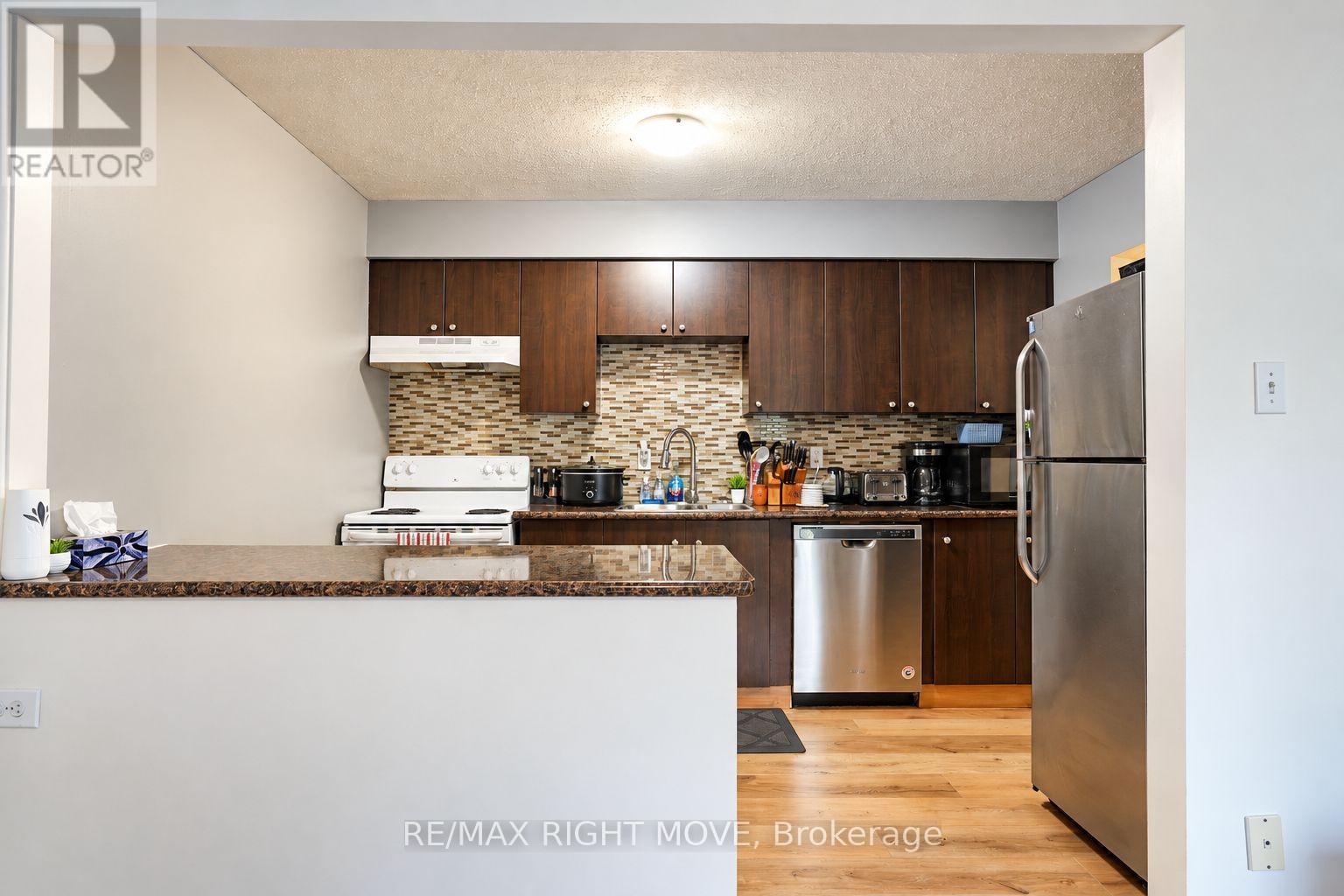 6 - 67 Fittons Road E, Orillia, Ontario  L3V 2J2 - Photo 4 - S14094144