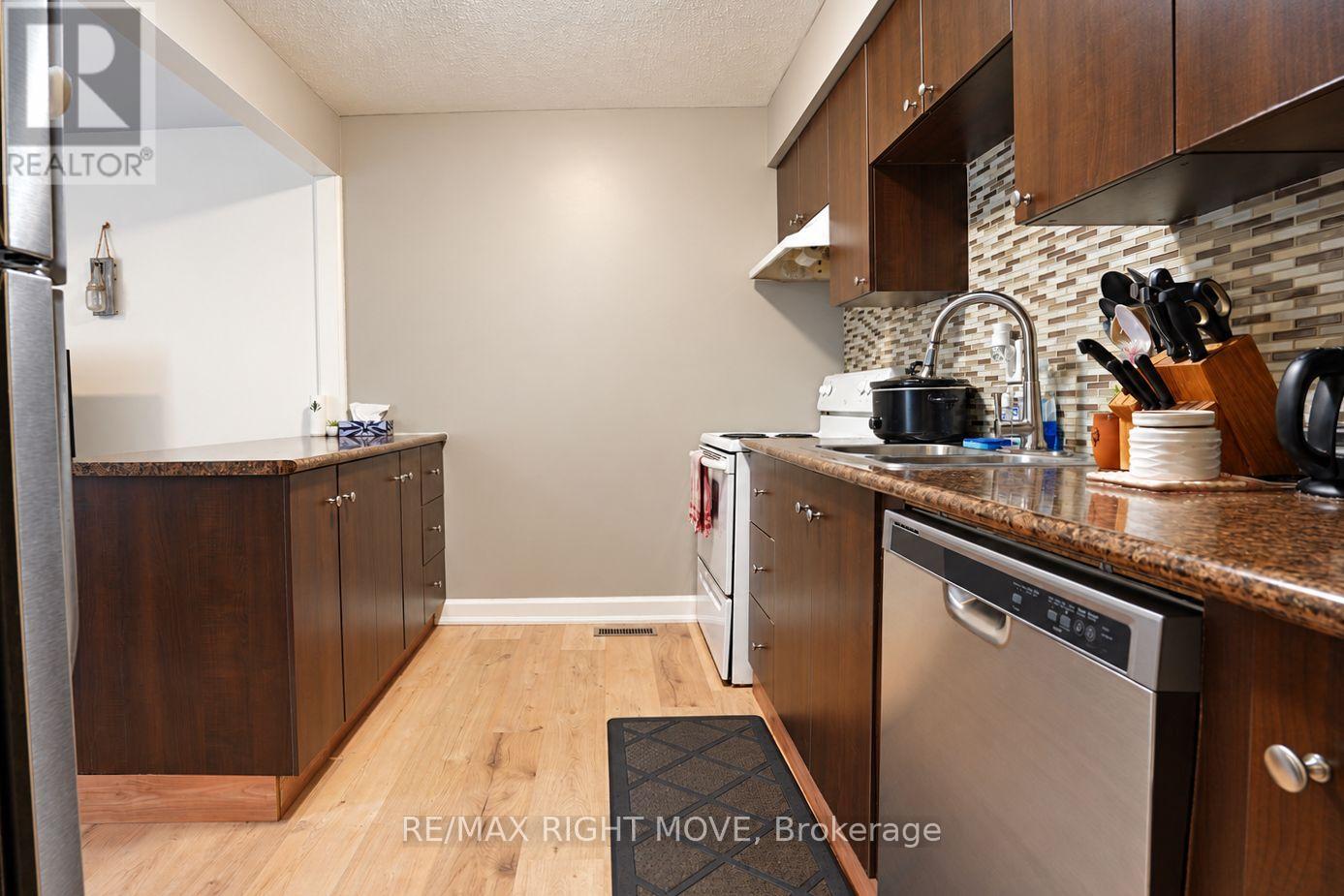 6 - 67 Fittons Road E, Orillia, Ontario  L3V 2J2 - Photo 5 - S14094144
