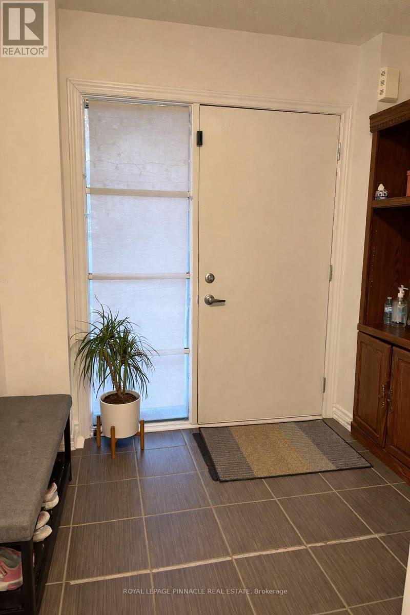 3038 Postridge Drive, Oakville, Ontario  L6L 0R9 - Photo 4 - W14094142