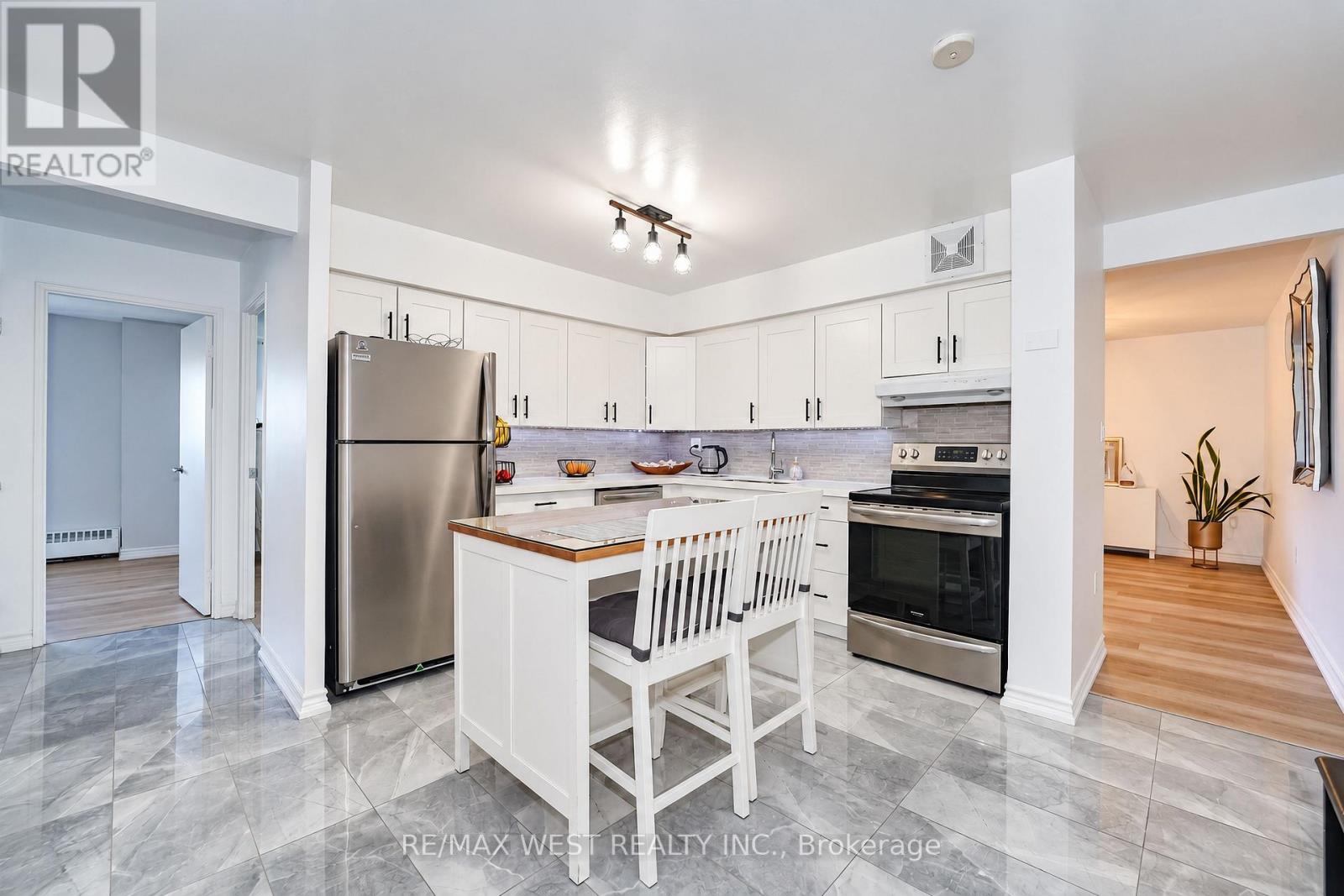 406 - 1100 Caven Street, Mississauga, Ontario  L5G 4N3 - Photo 2 - W14094220