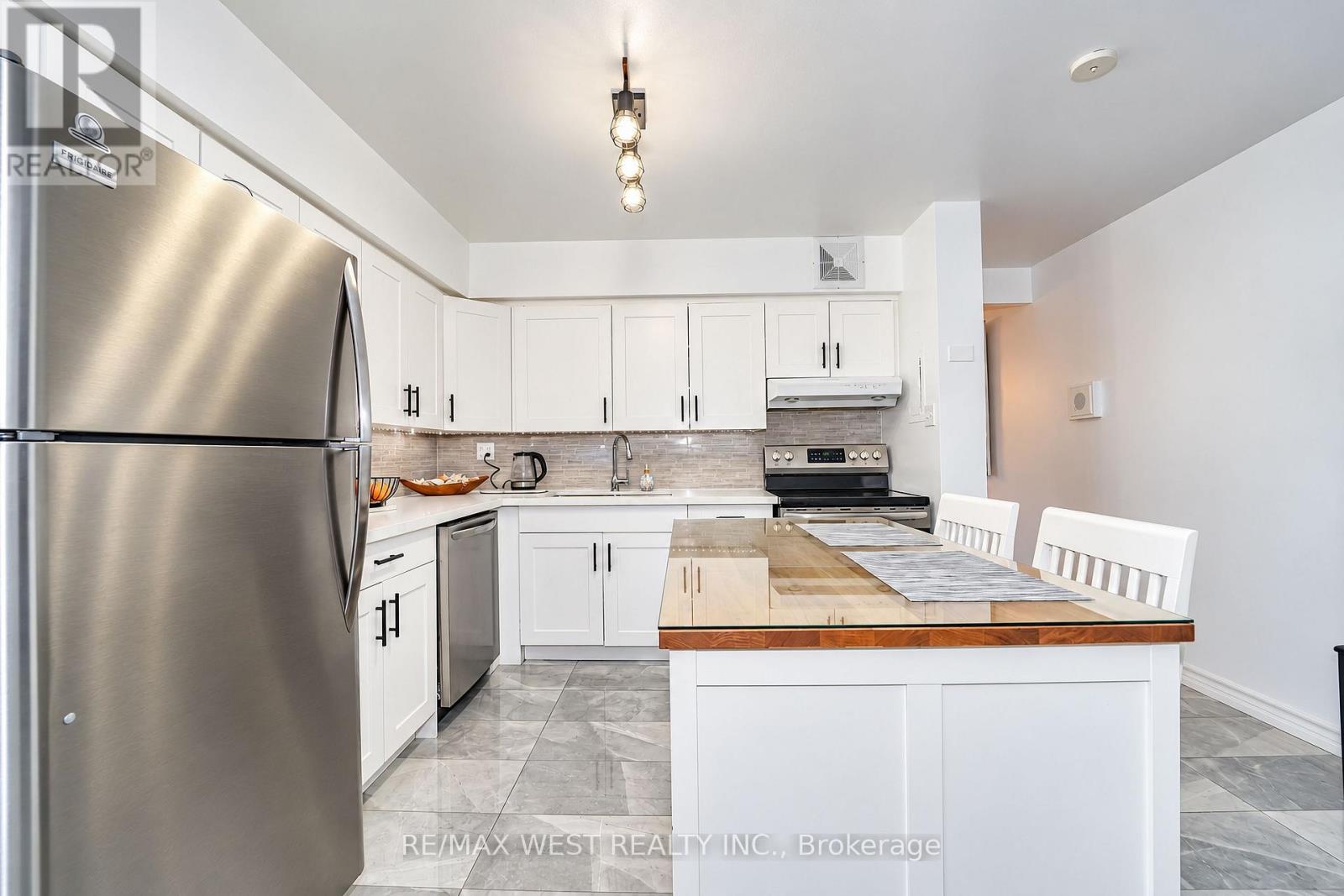 406 - 1100 Caven Street, Mississauga, Ontario  L5G 4N3 - Photo 3 - W14094220