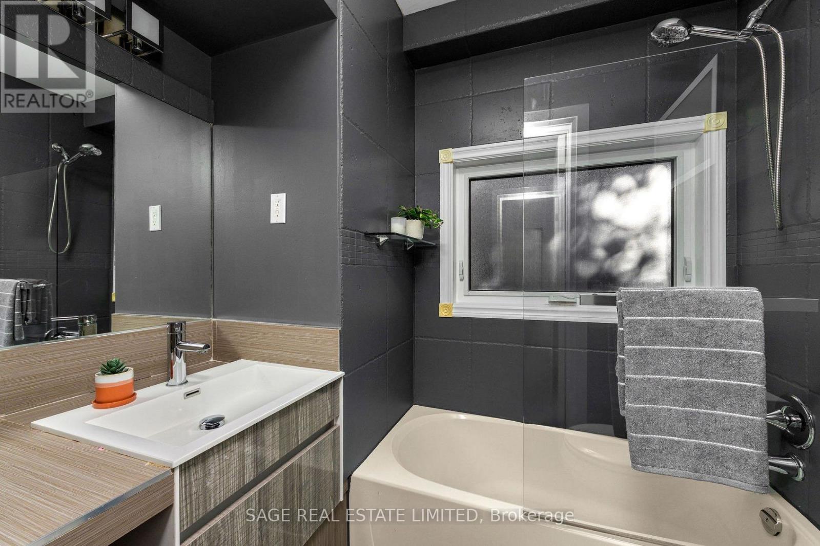 218 Mavety Street, Toronto, Ontario M6P 2M2 - Photo 26 - W14094330