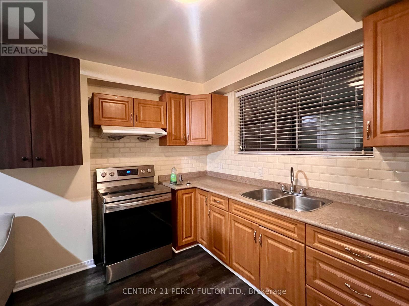 2 - 952 Scarlett Road, Toronto, Ontario  M9P 2V6 - Photo 4 - W14094364