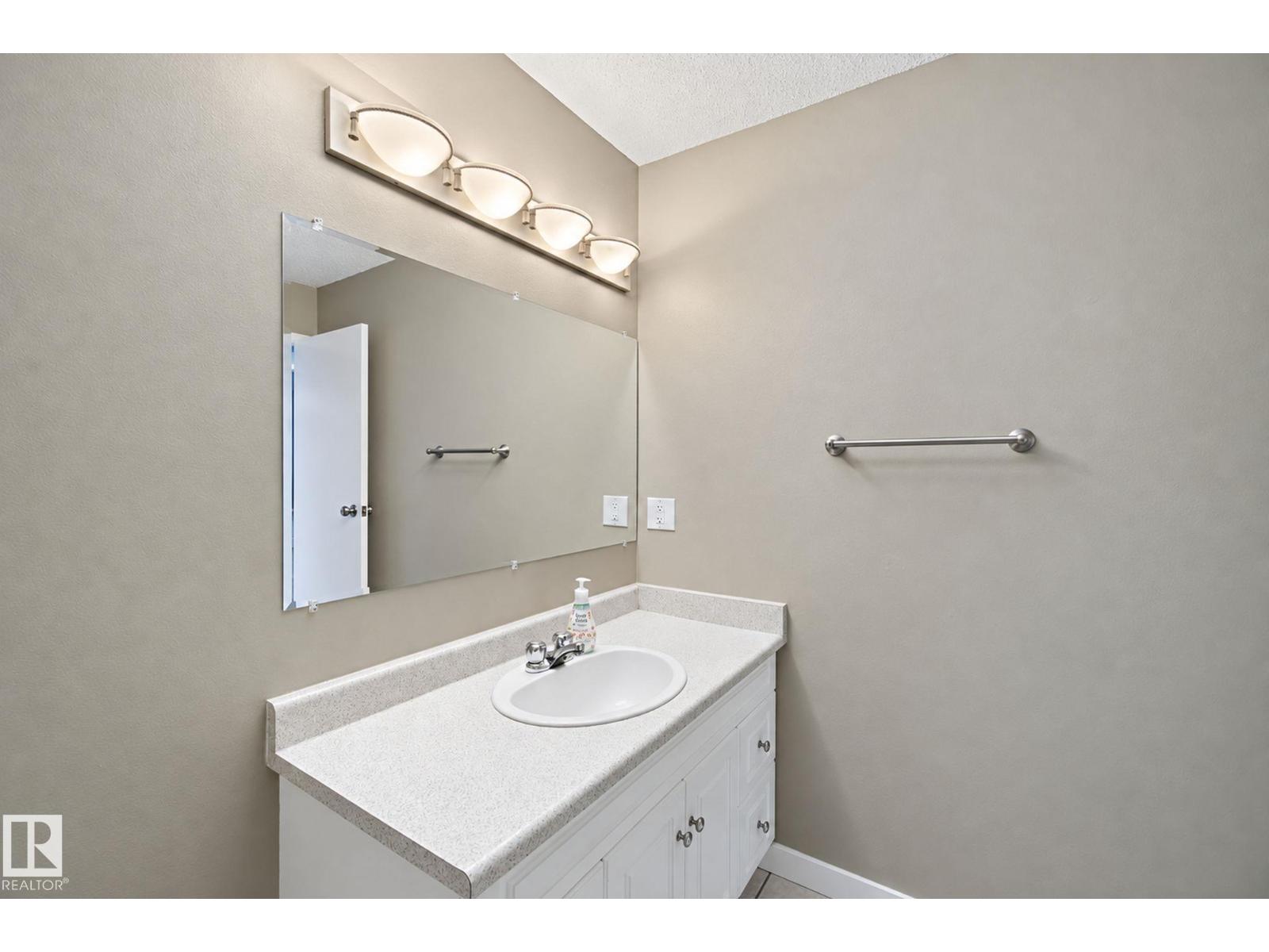 #101 340 Woodbridge WY