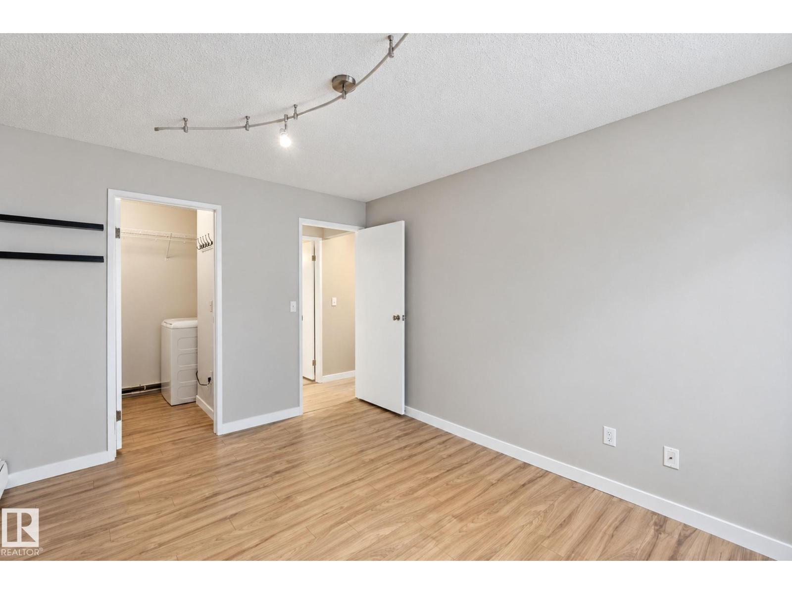 #101 340 Woodbridge WY