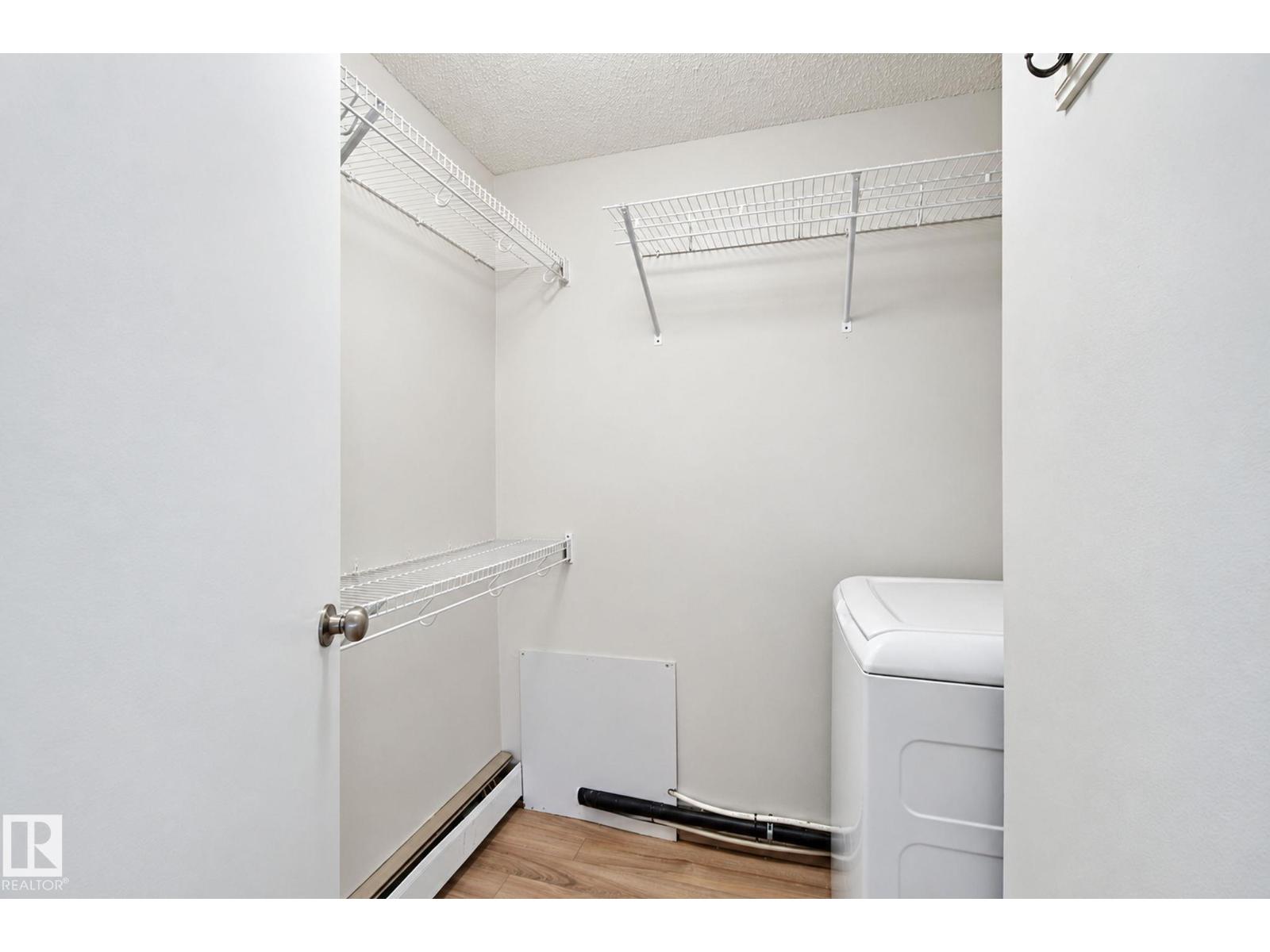 #101 340 Woodbridge WY