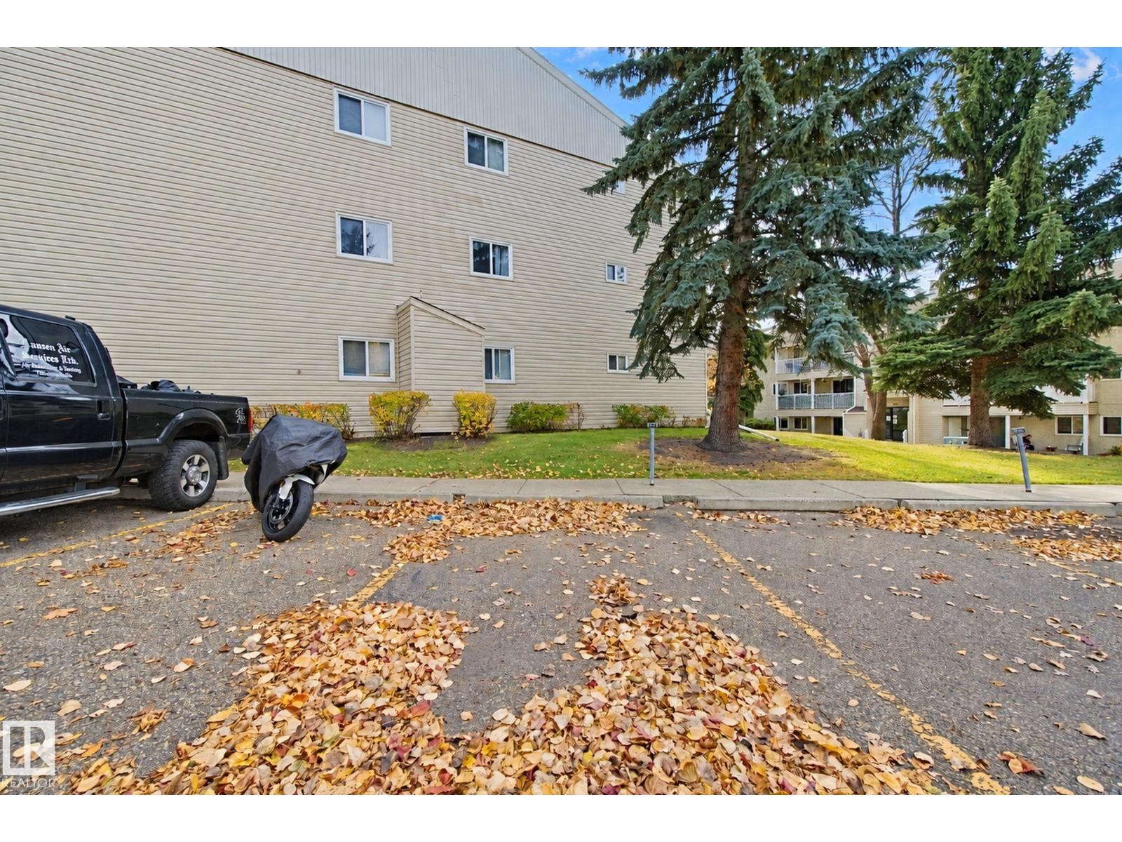 #101 340 Woodbridge WY