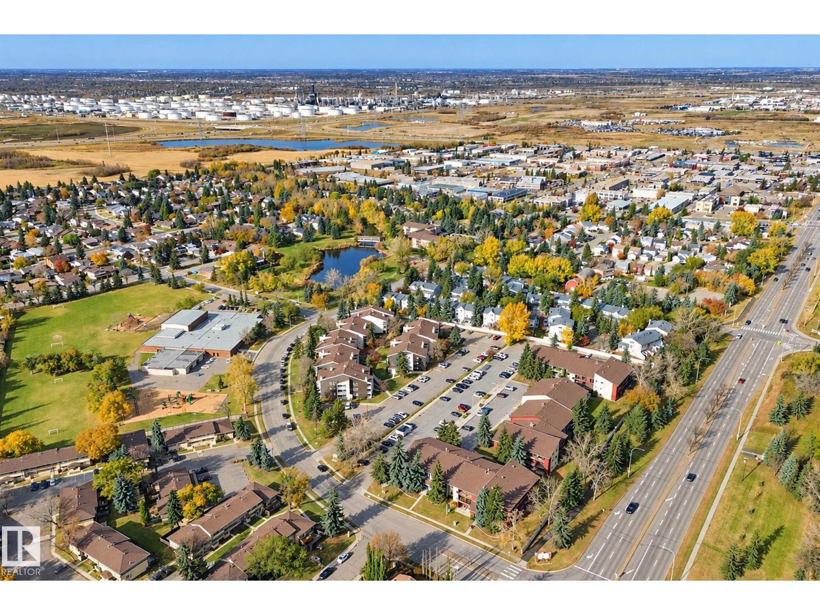 #101 340 Woodbridge WY