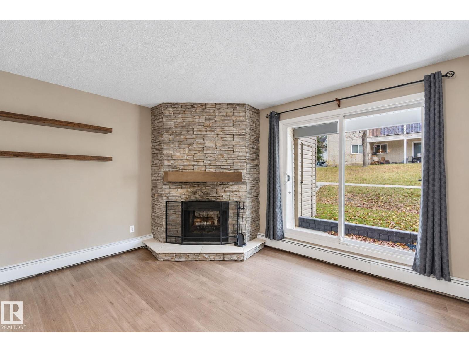#101 340 Woodbridge WY